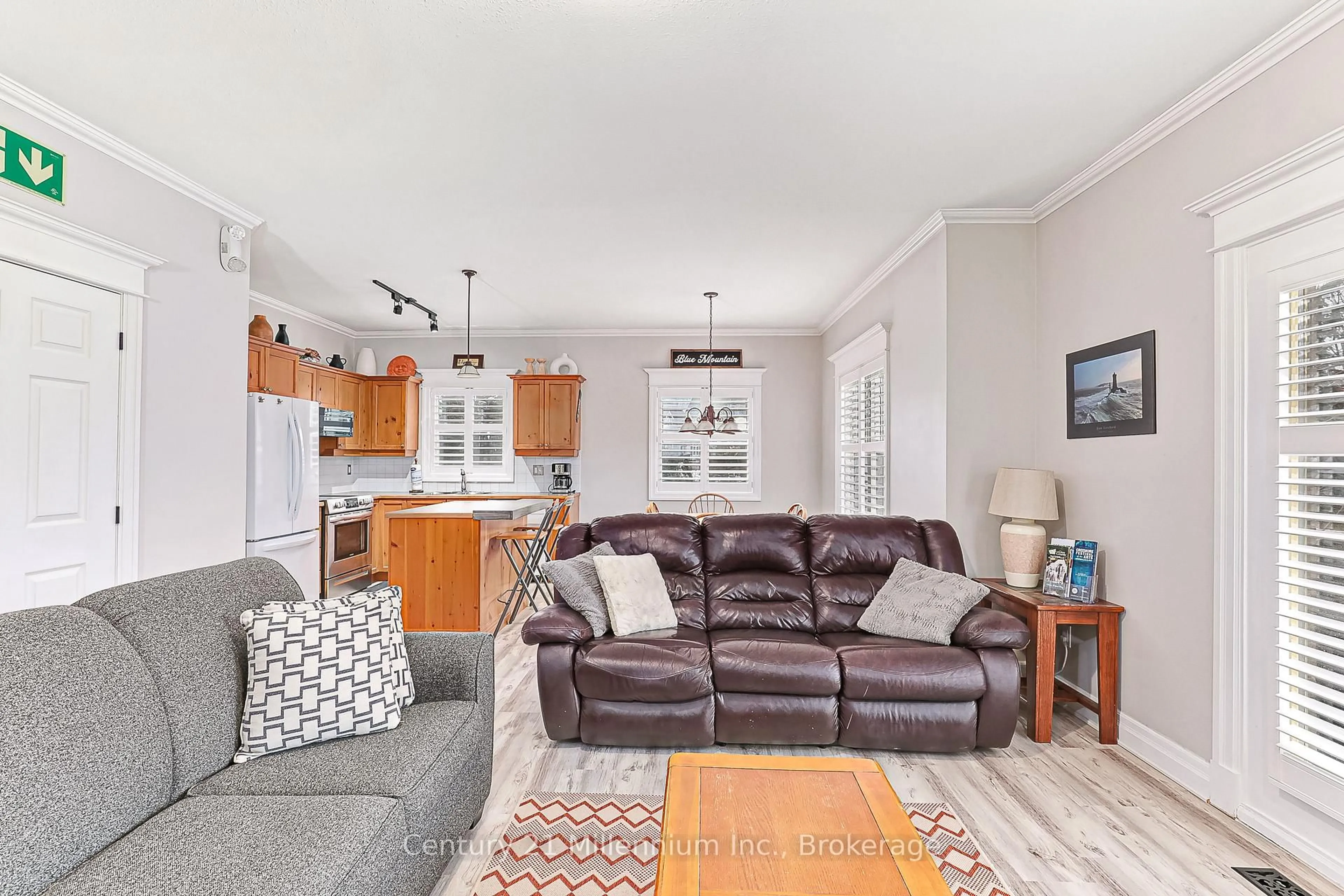 Living room with furniture, unknown for 184 Snowbridge Way #120, Blue Mountains Ontario L9Y 3Z2