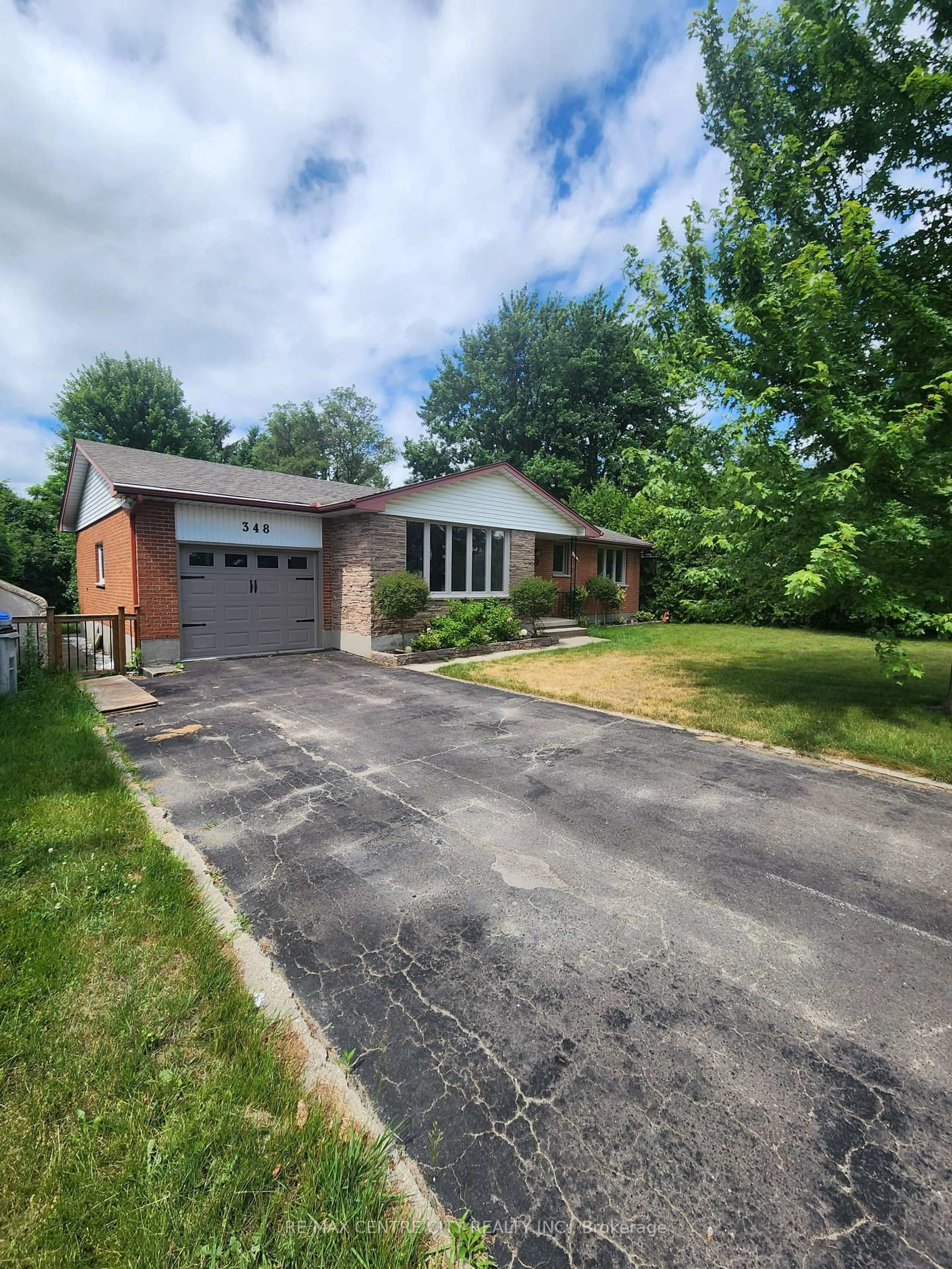 Unknown for 348 Caradoc St, Strathroy-Caradoc Ontario N7G 2P4