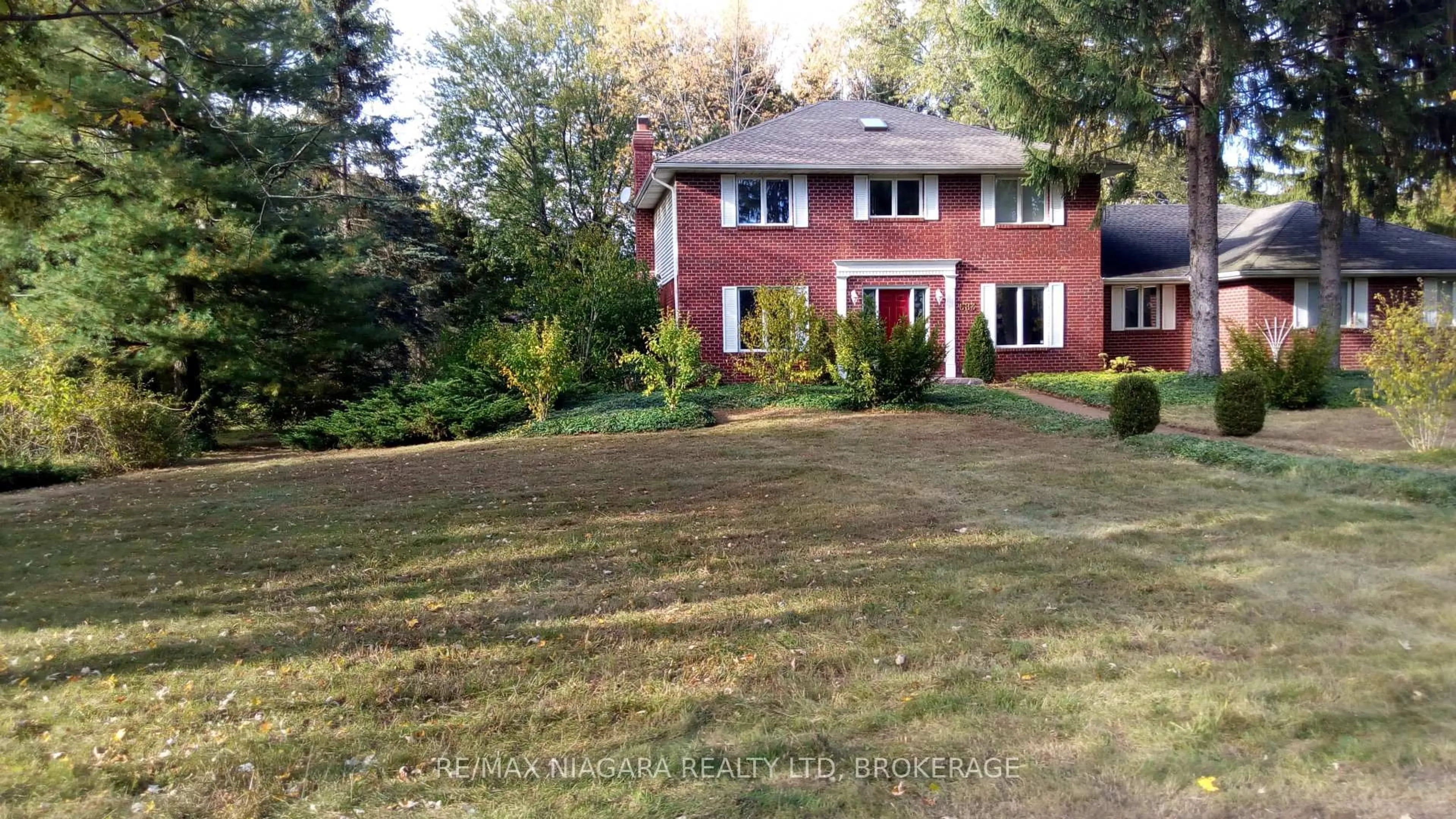 A pic from outside/outdoor area/front of a property/back of a property/a pic from drone, street for 683 Canboro Rd, Pelham Ontario L0S 1C0