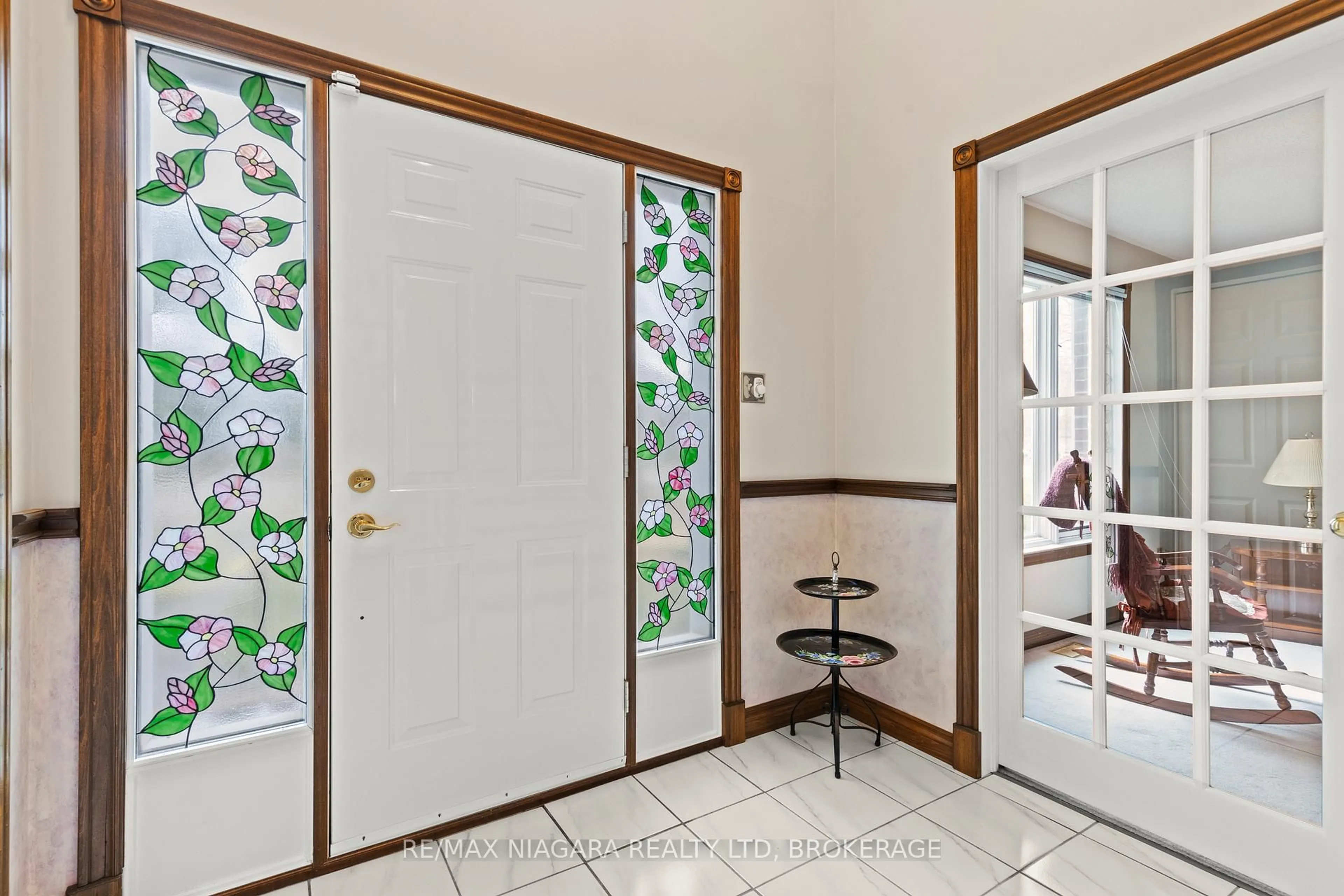 Indoor entryway for 683 Canboro Rd, Pelham Ontario L0S 1C0