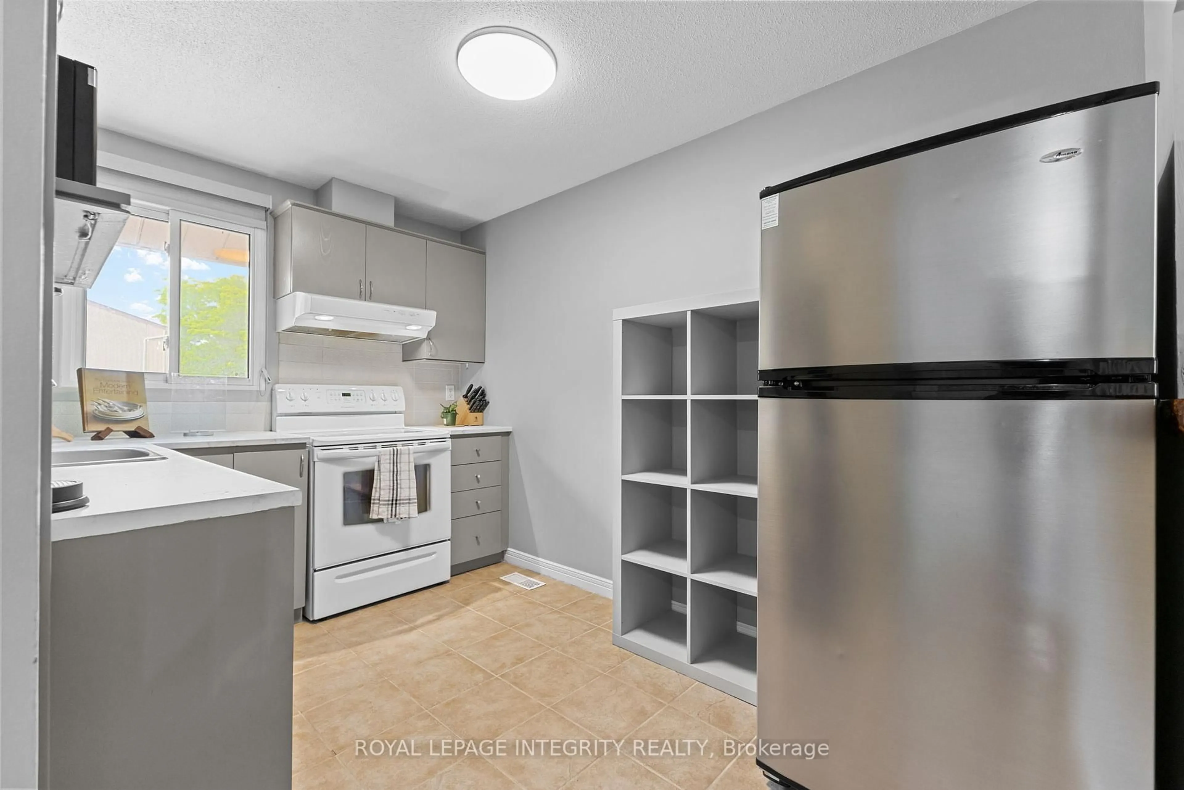 Standard kitchen, unknown for 316 Woodfield Dr, Ottawa Ontario K2G 3W9