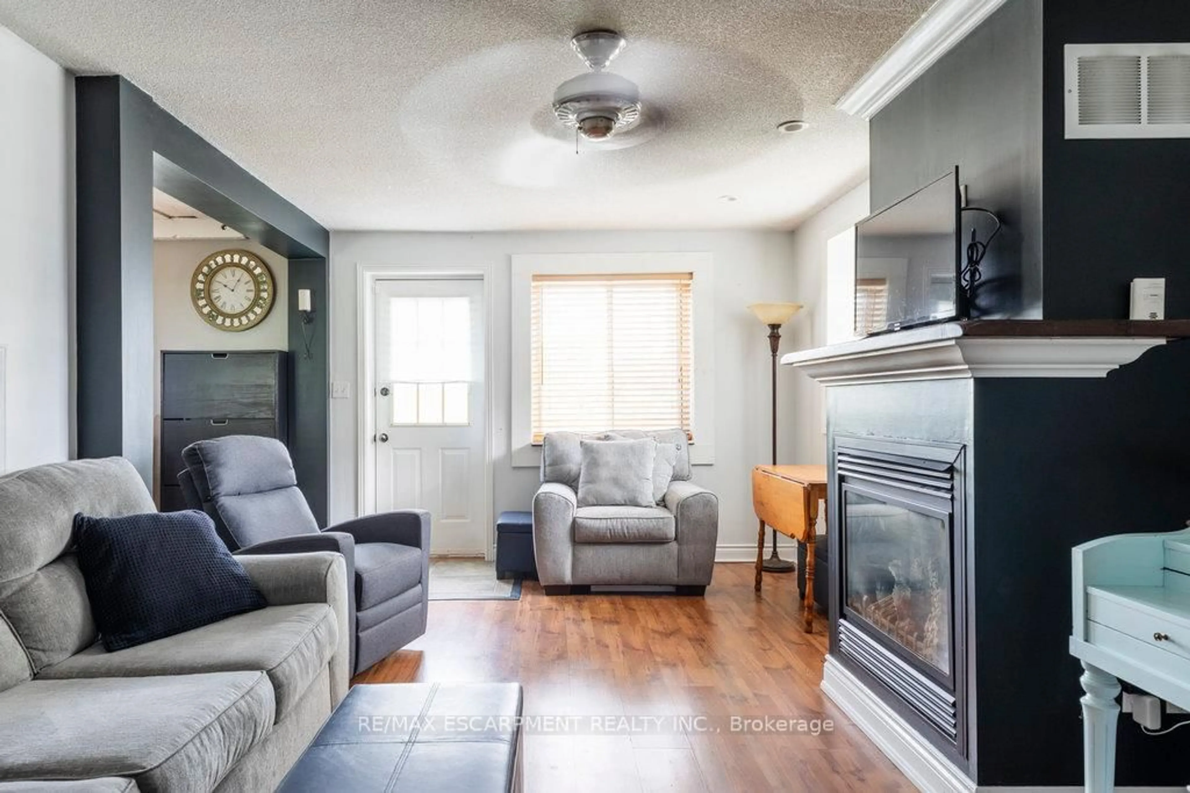 Living room with furniture, unknown for 169 Forfar St, Haldimand Ontario N3W 1J2