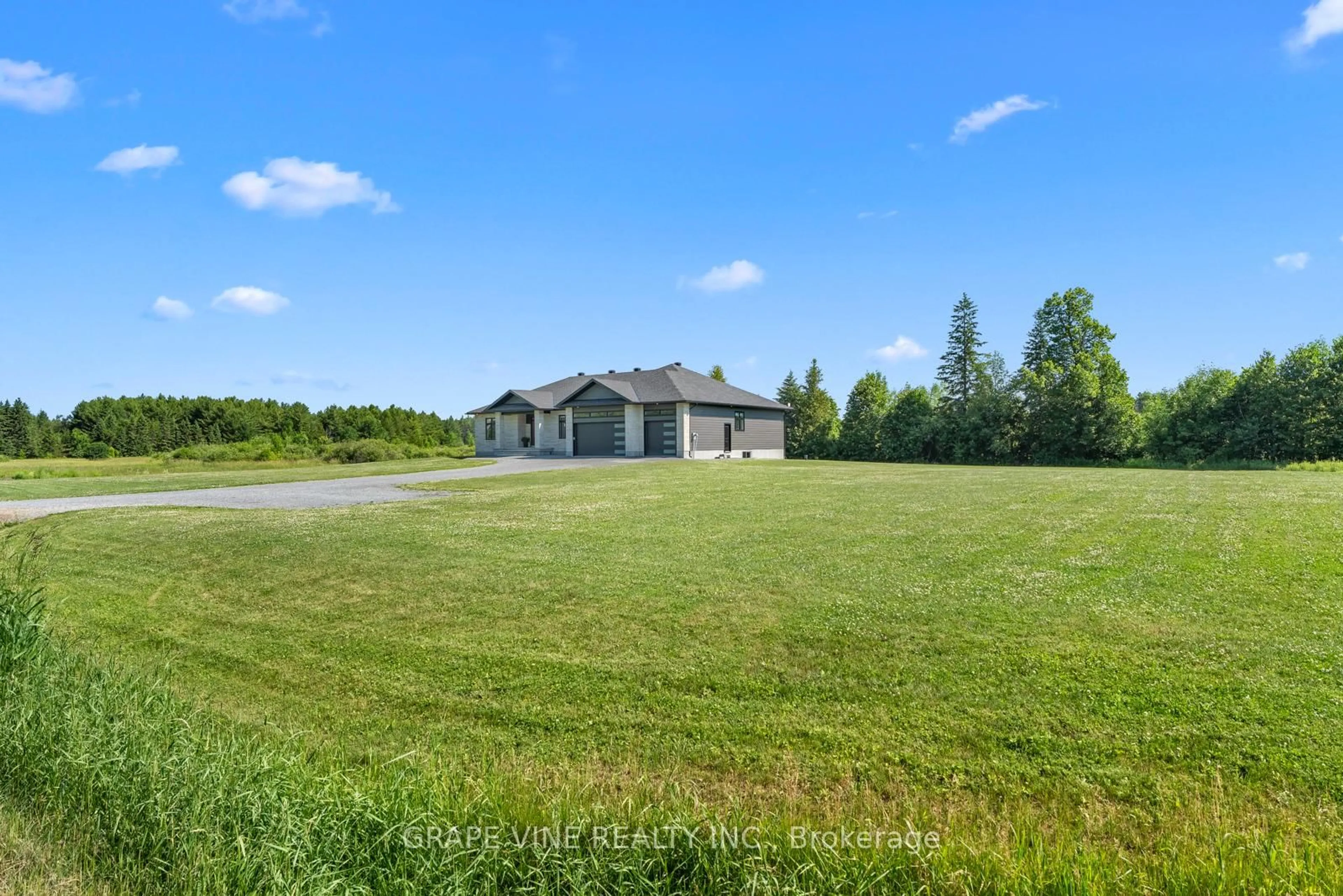 A pic from outside/outdoor area/front of a property/back of a property/a pic from drone, unknown for 1805 Ashton Station Rd, Ashton Ontario K0A 1B0