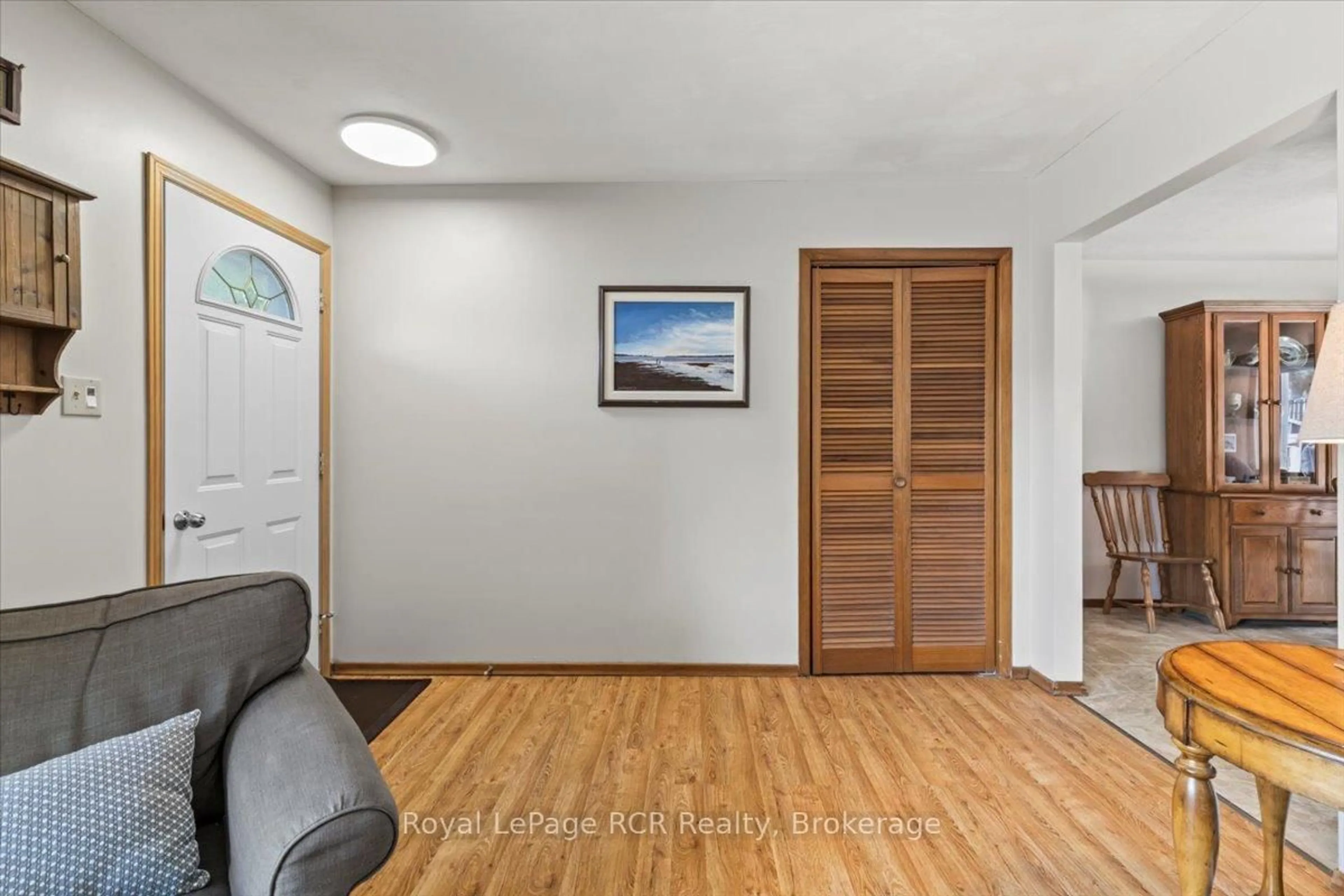 Indoor entryway for 161 6th Ave, Hanover Ontario N4N 2E3