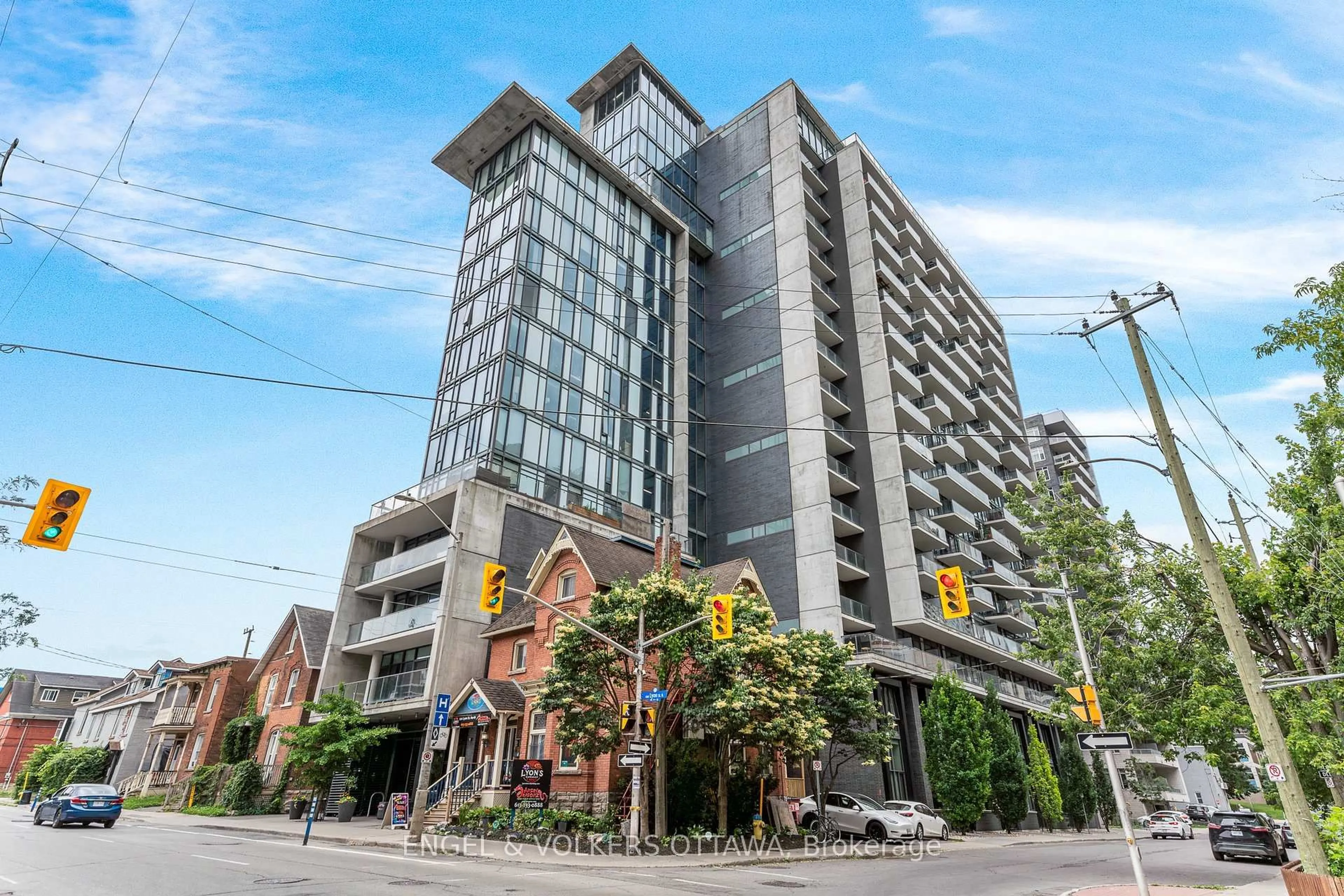 Patio, building for 224 Lyon St #303, Ottawa Ontario K1R 0C1