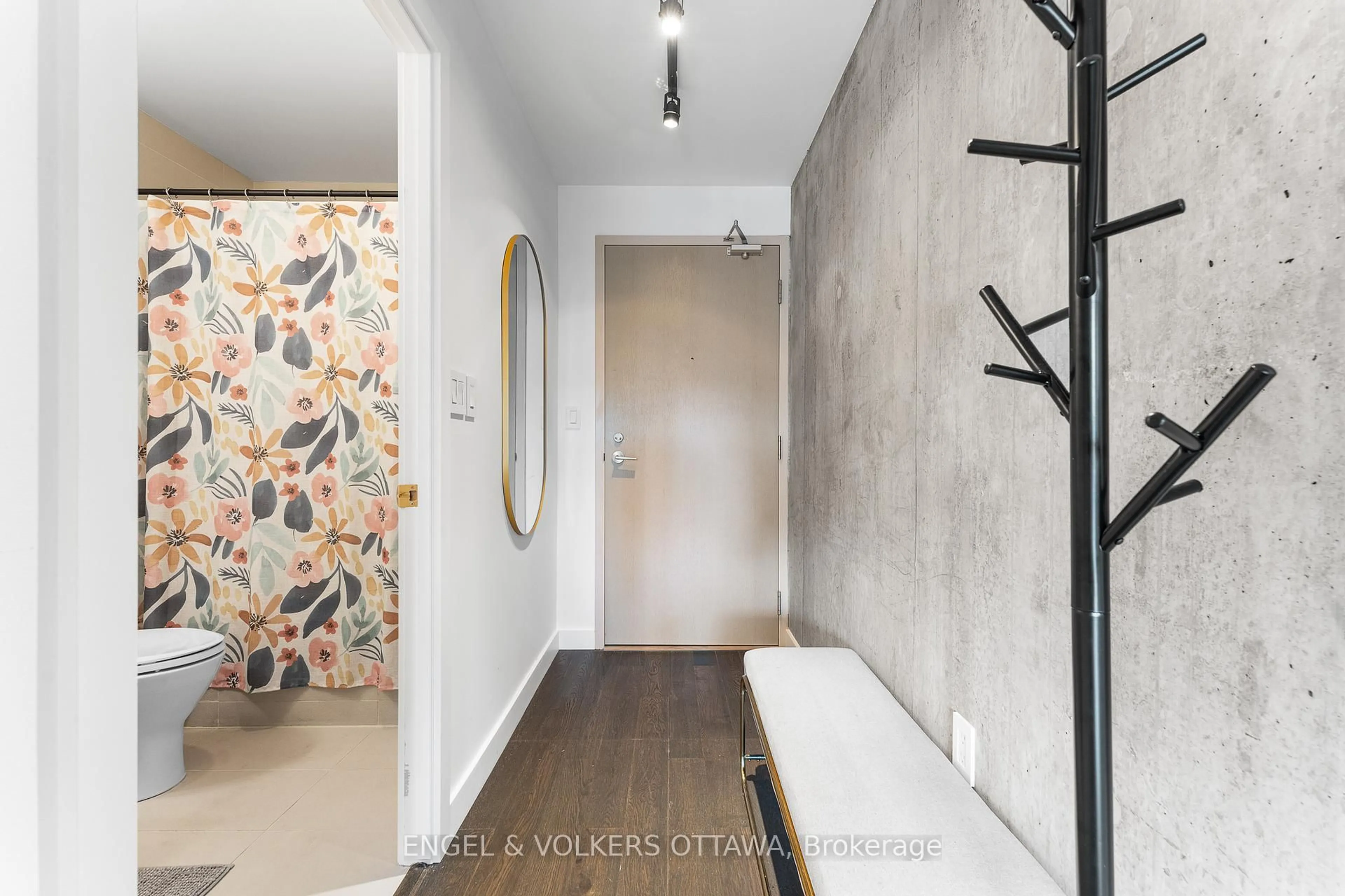 Contemporary bathroom, ceramic/tile floor for 224 Lyon St #303, Ottawa Ontario K1R 0C1