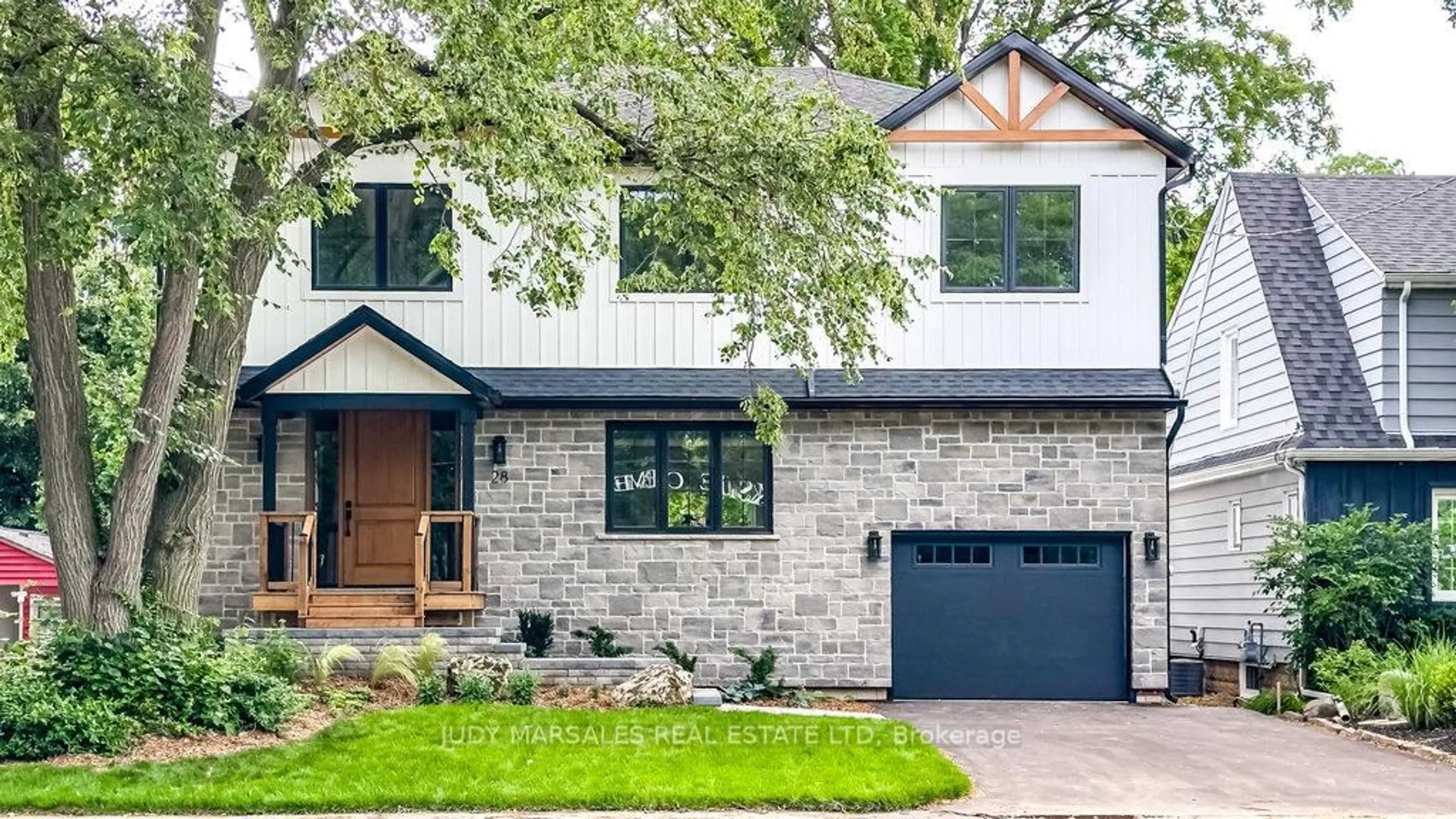 Home with brick exterior material, street for 28 PARKSIDE Ave, Hamilton Ontario L9H 2S7