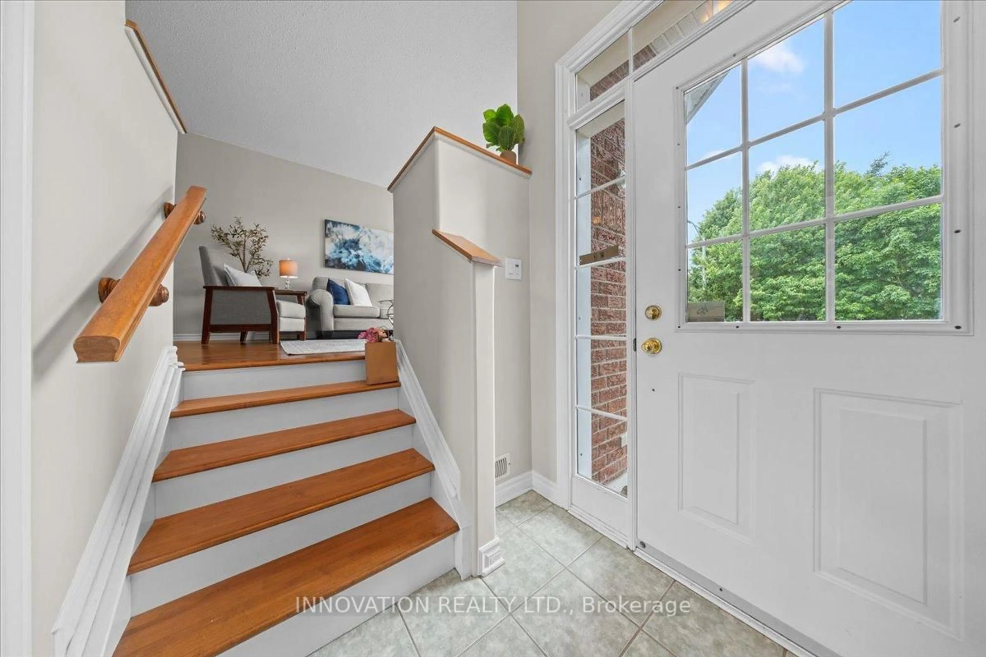 Indoor entryway for 706 Mud Creek Cres, Ottawa Ontario K1V 1W3