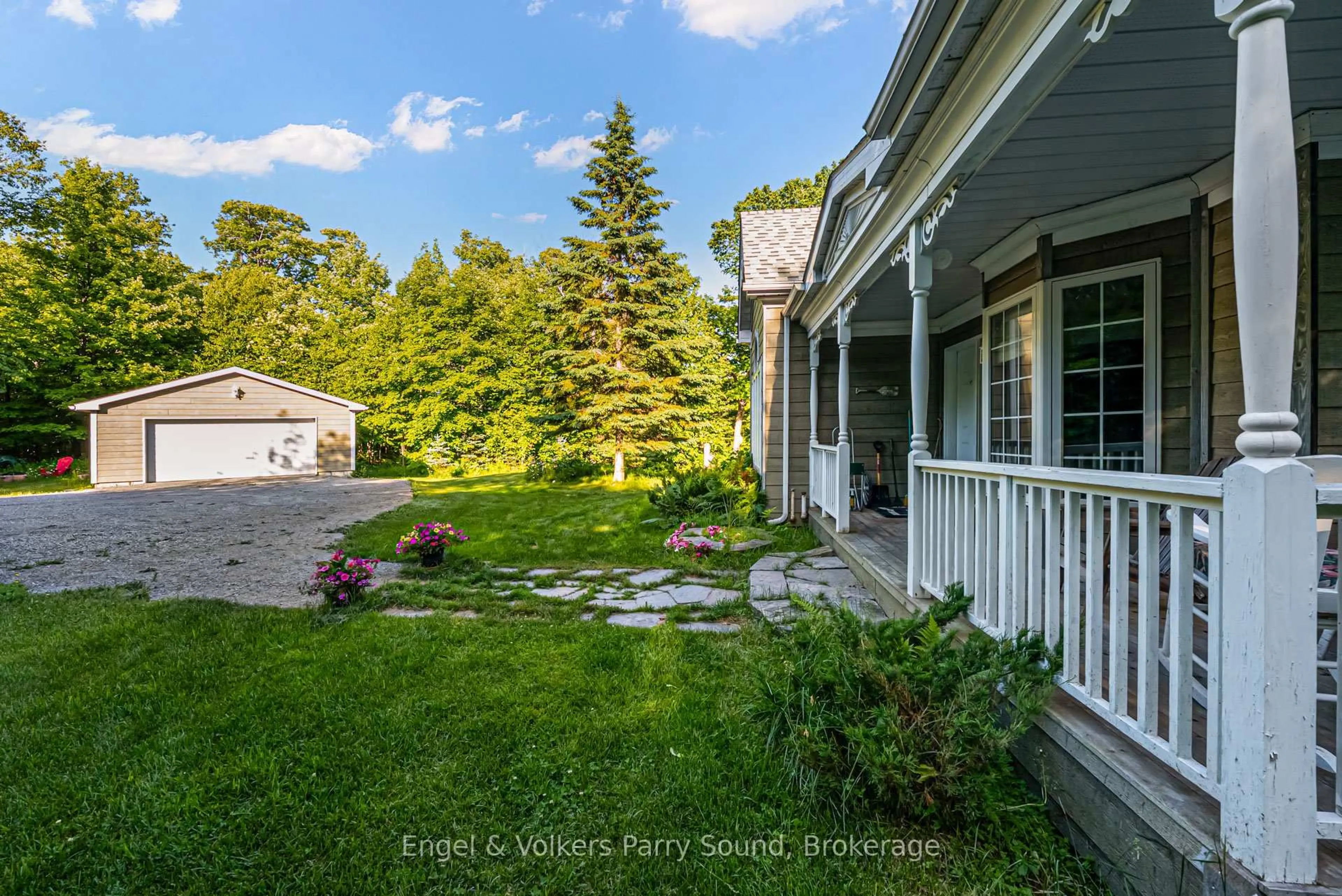 A pic from outside/outdoor area/front of a property/back of a property/a pic from drone, unknown for 37 Lizzies Lane, McKellar Ontario P2A 0B4