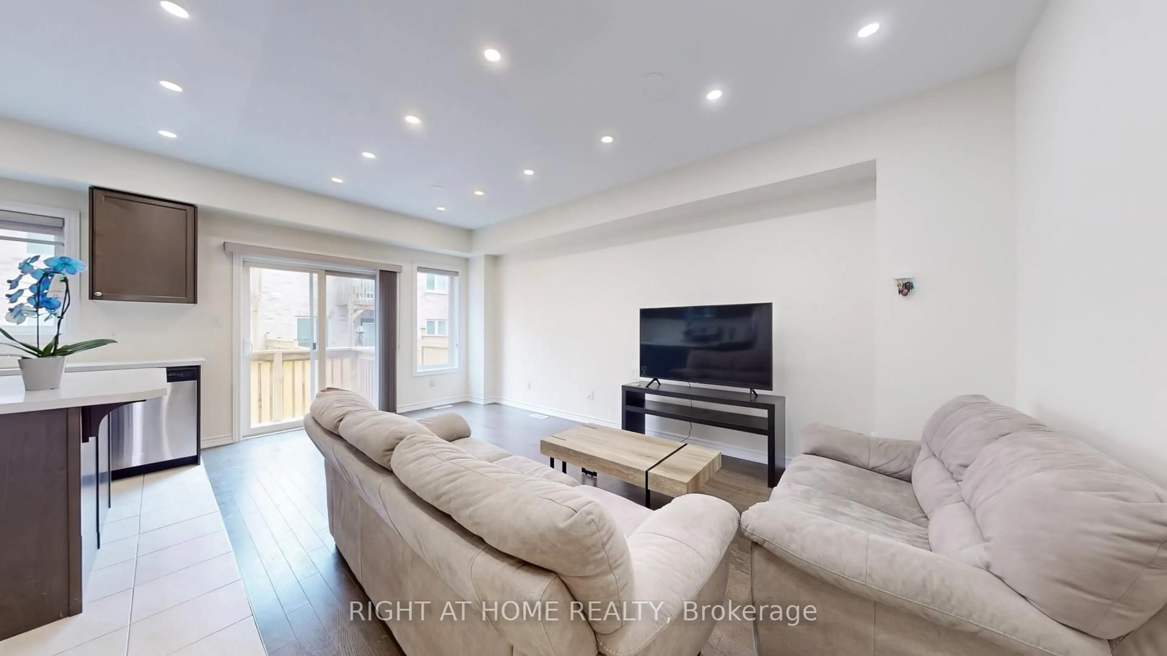 Living room with furniture, wood/laminate floor for 124 Mosaic Dr, Hamilton Ontario L8B 1W4