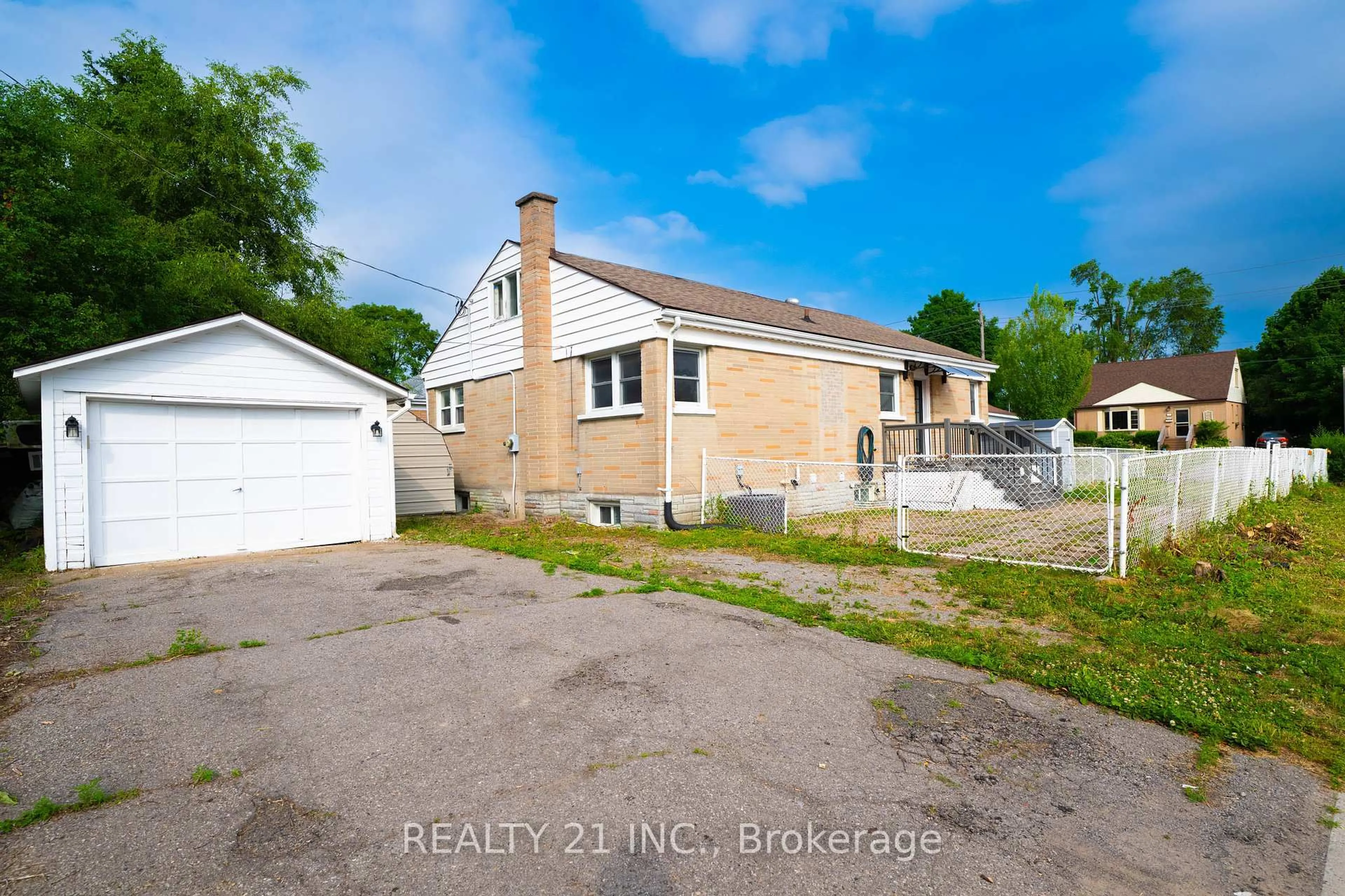A pic from outside/outdoor area/front of a property/back of a property/a pic from drone, building for 160 Elizabeth Ave, Peterborough North Ontario K9H 5E3