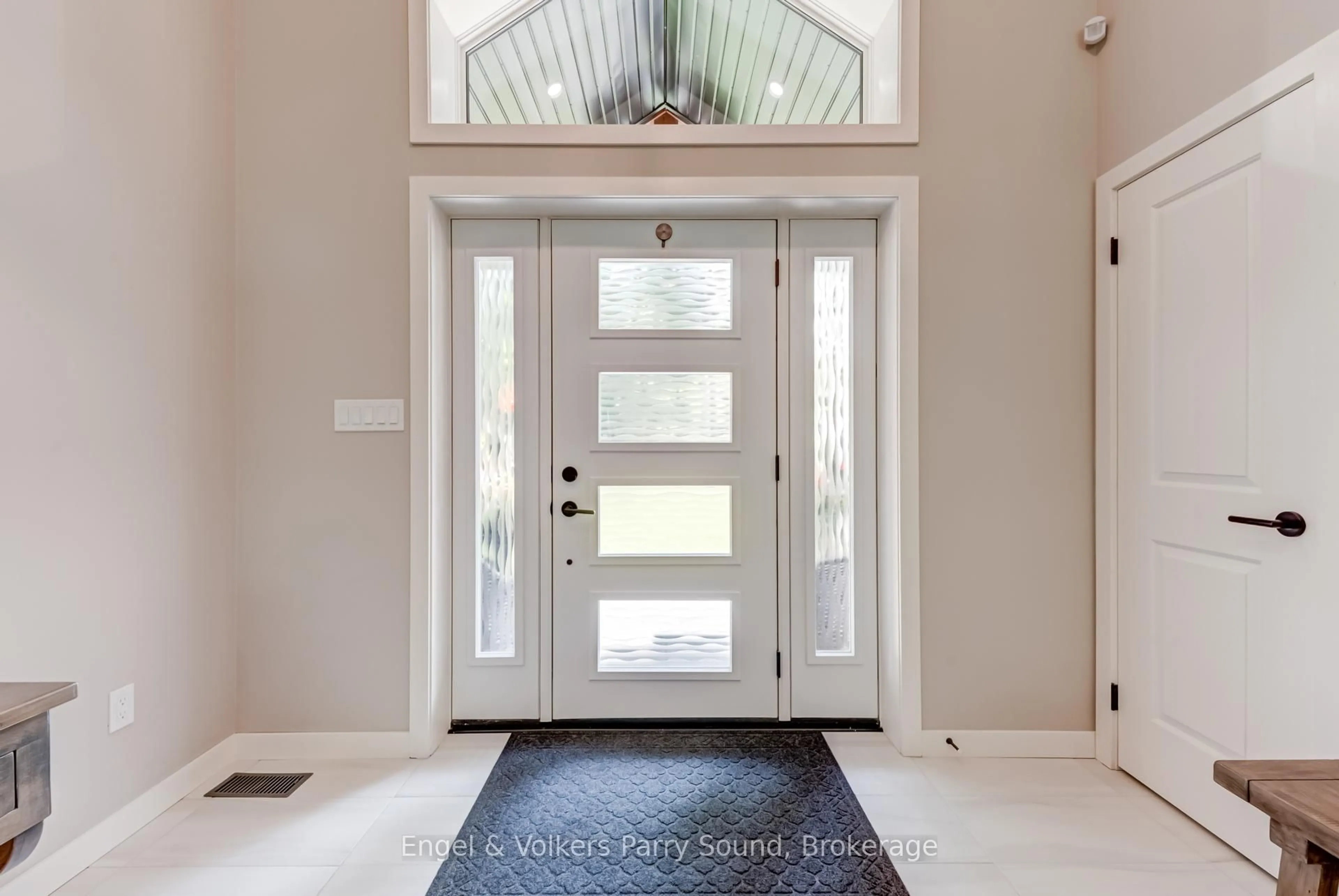 Indoor entryway for 15 Carling Cove Dr, Carling Ontario P0G 1G0
