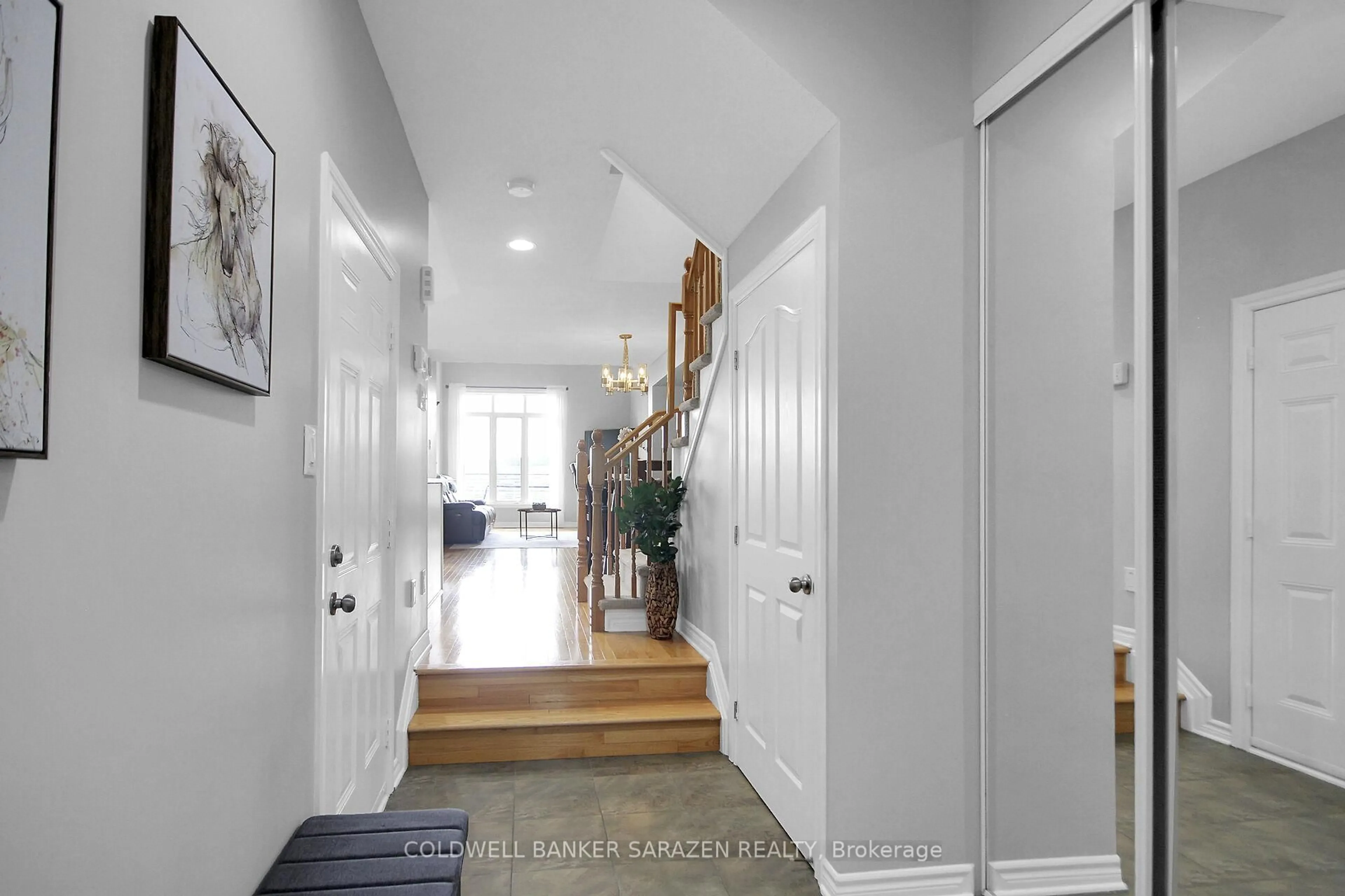 Indoor entryway for 186 Eye Bright Cres, Ottawa Ontario K1V 2K6