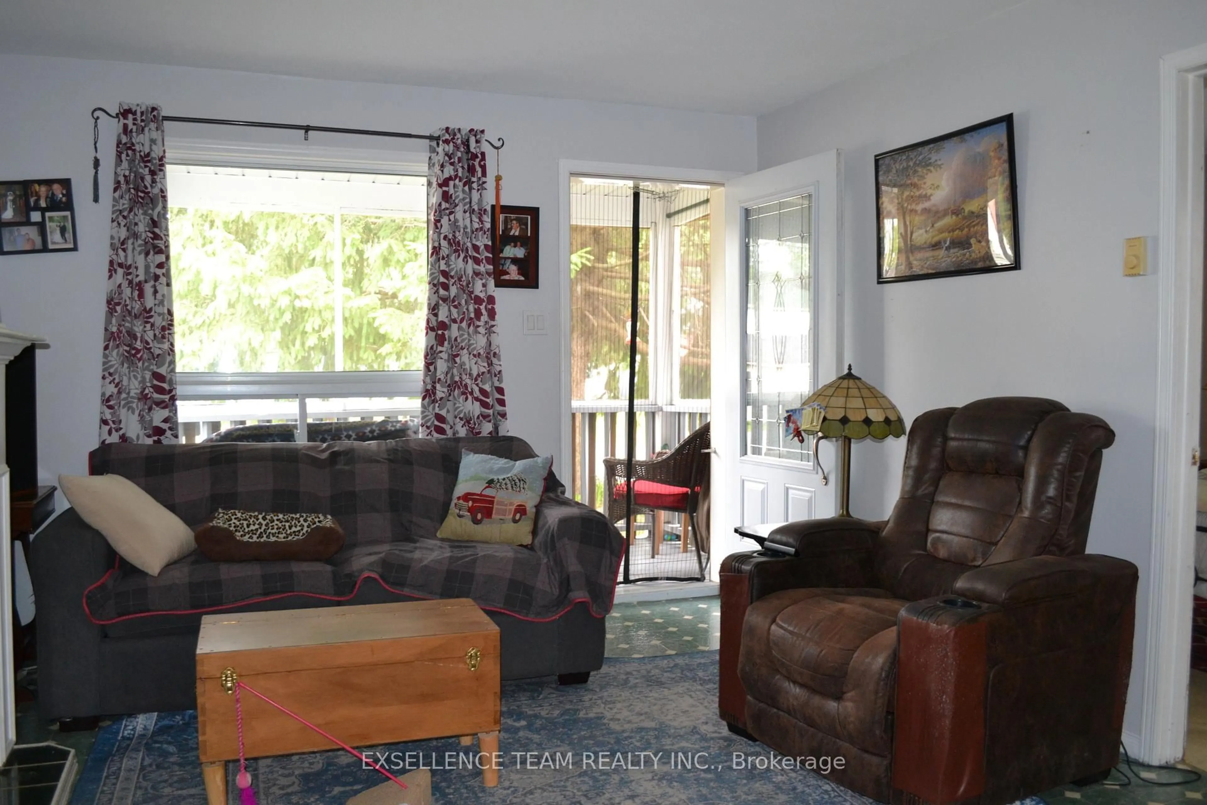 Living room with furniture, unknown for 4160 Lancaster St, South Glengarry Ontario K0C 1L0