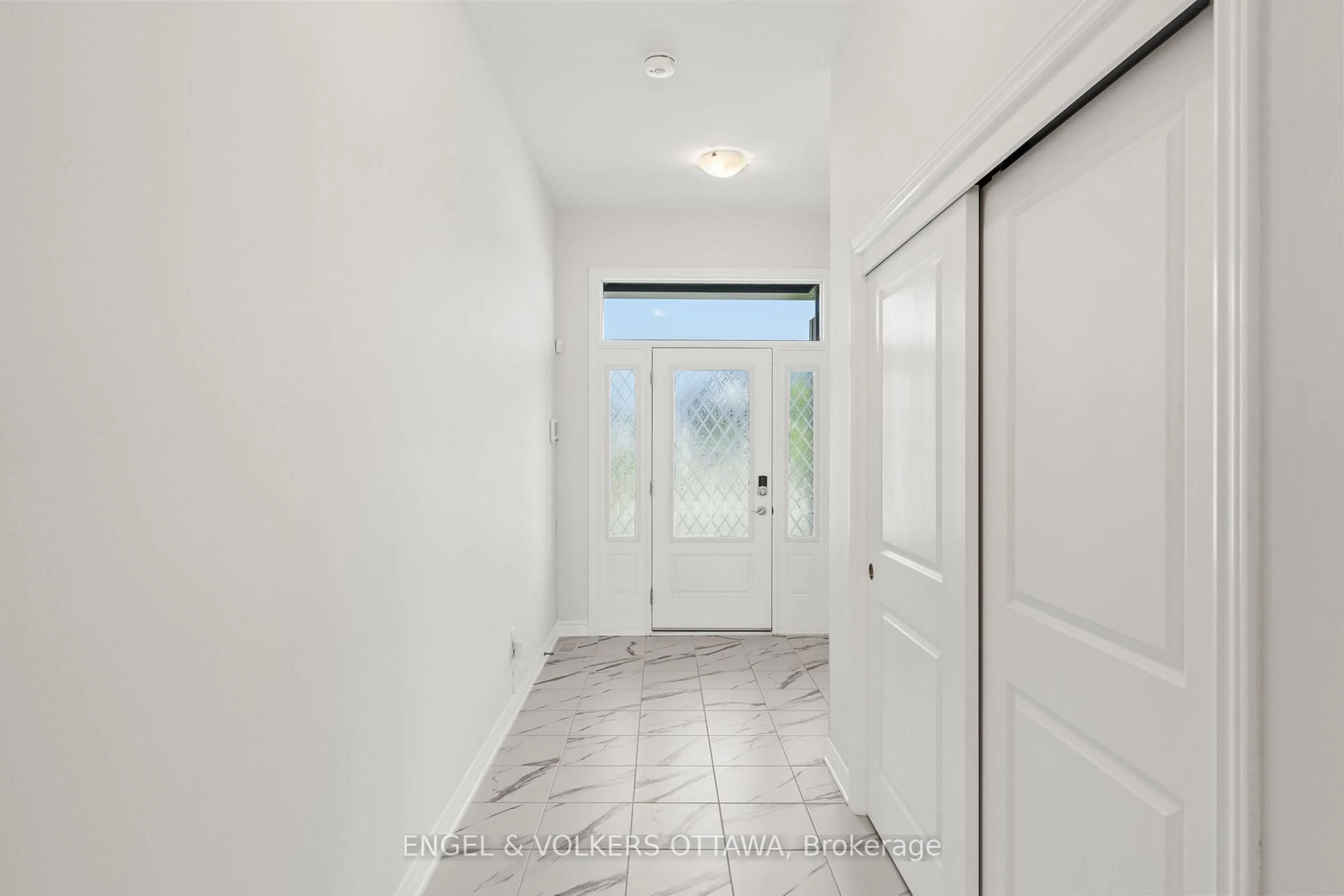 Indoor entryway for 237 Kinderwood Way, North Grenville Ontario K0G 1J0