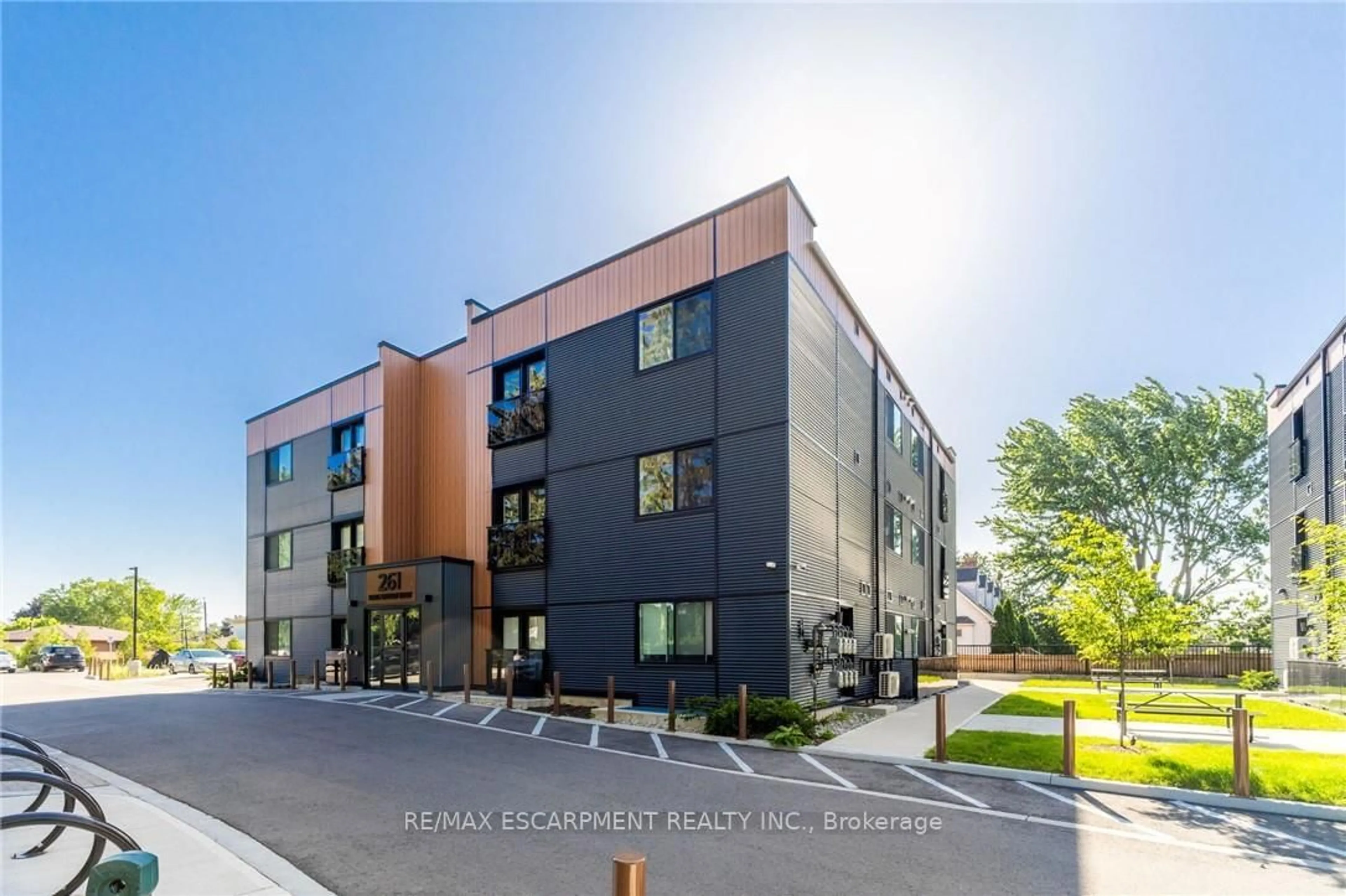 Unknown for 261 KING St #301 - 3A, Hamilton Ontario L8G 1L9