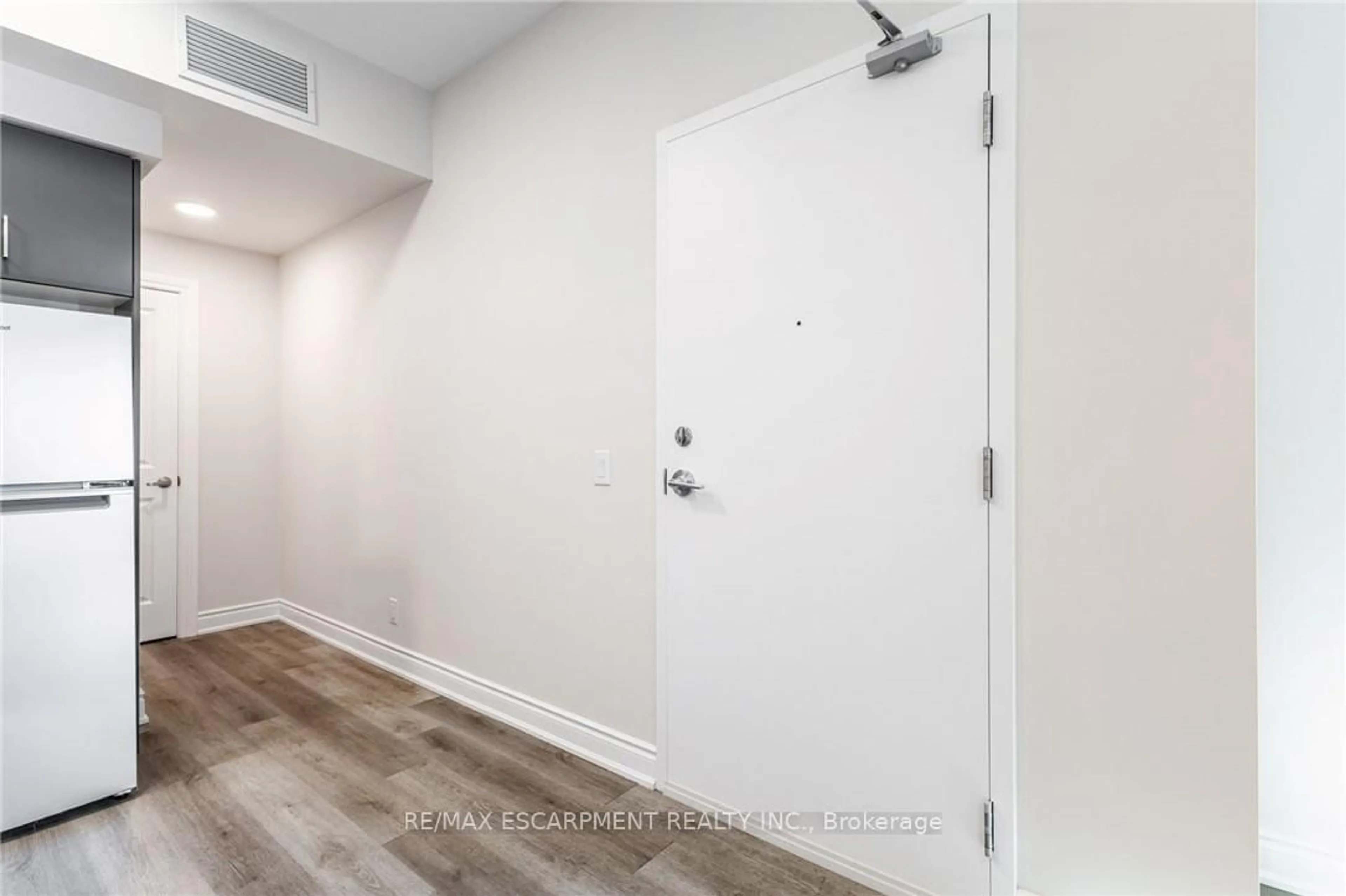 Indoor entryway for 261 KING St #301 - 3A, Hamilton Ontario L8G 1L9
