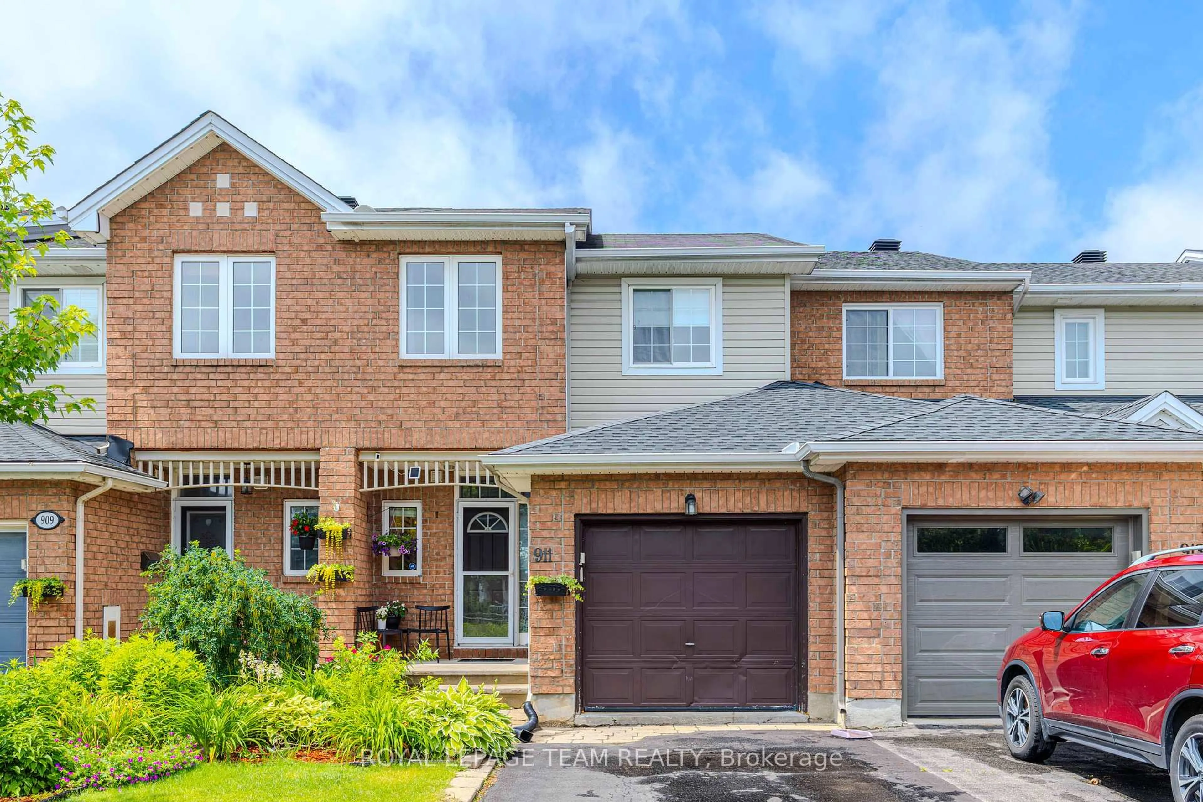 Home with brick exterior material, street for 911 Markwick Cres, Ottawa Ontario K4A 4J1
