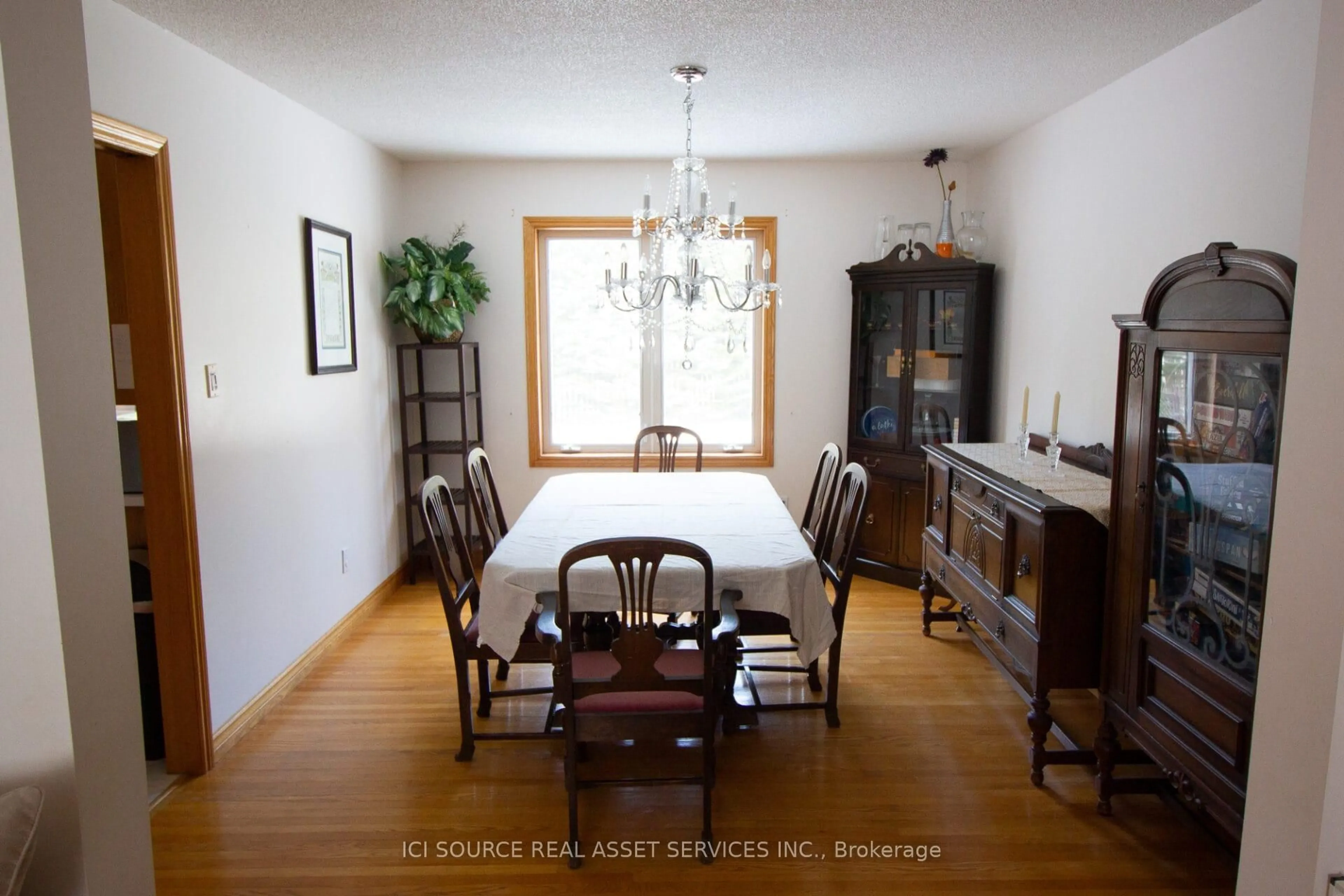 Dining room, wood/laminate floor for 361 Westridge Dr, Waterloo Ontario N2L 5Y1
