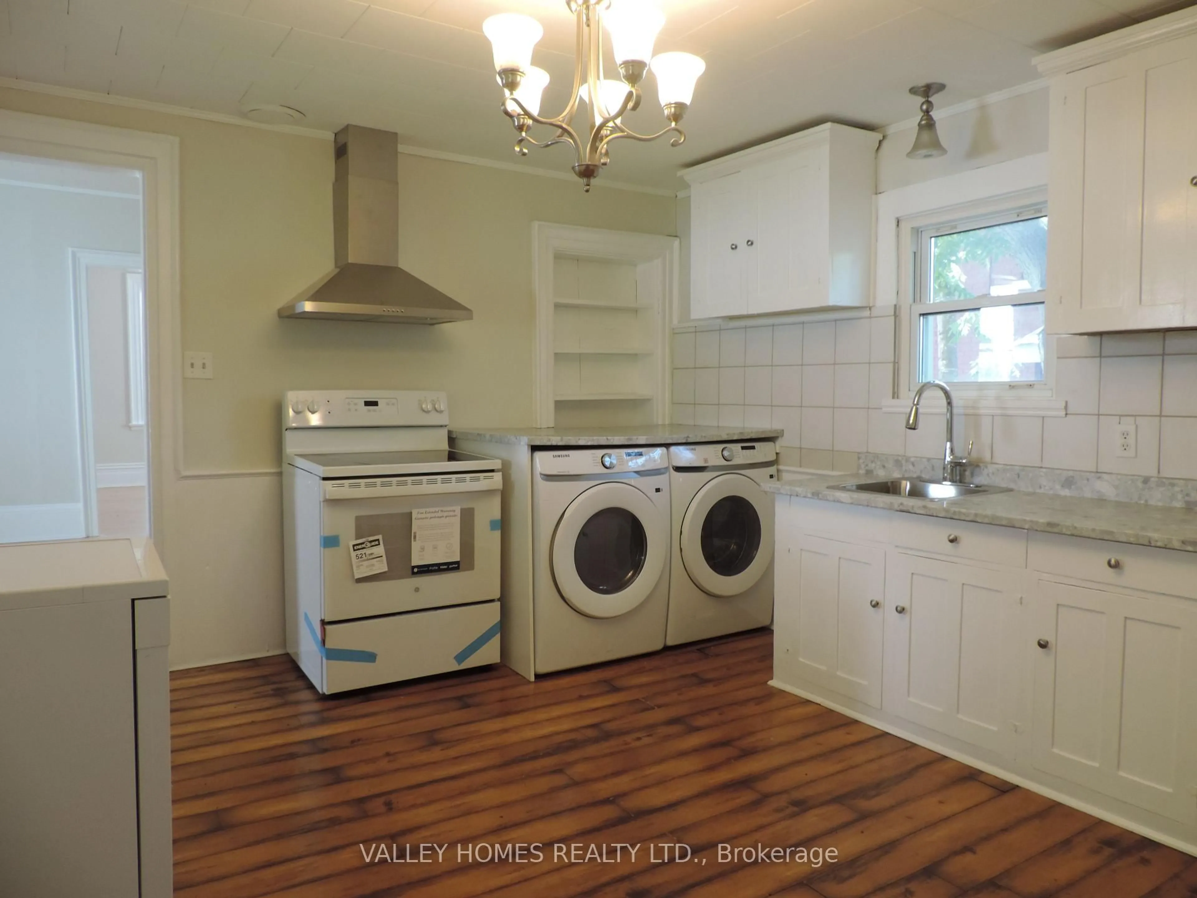 Kitchen with laundary machines, unknown for 95 MOORE St, Carleton Place Ontario K7C 2R3