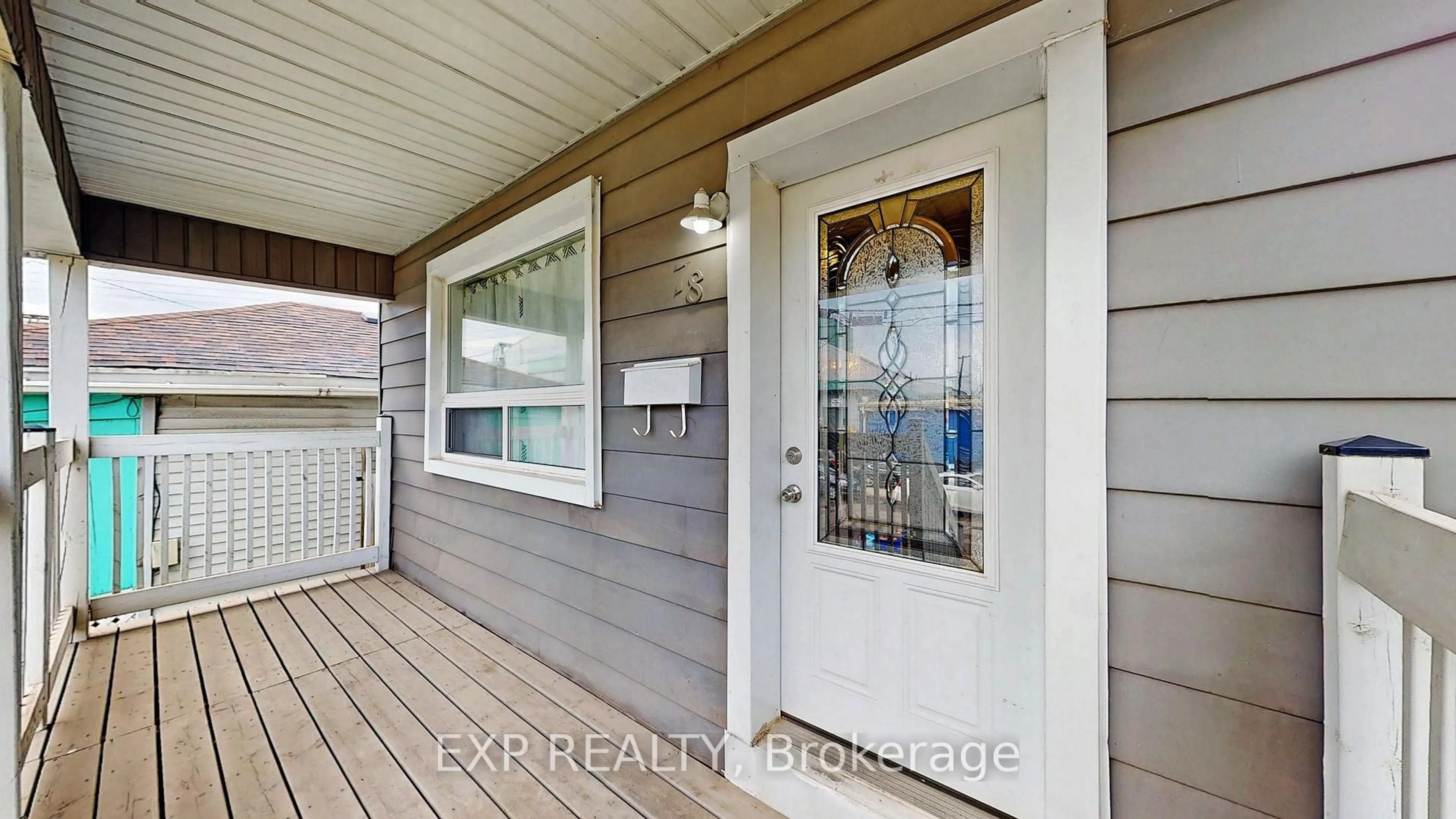 Indoor entryway for 78 Martimas Ave, Hamilton Ontario L8H 3N3