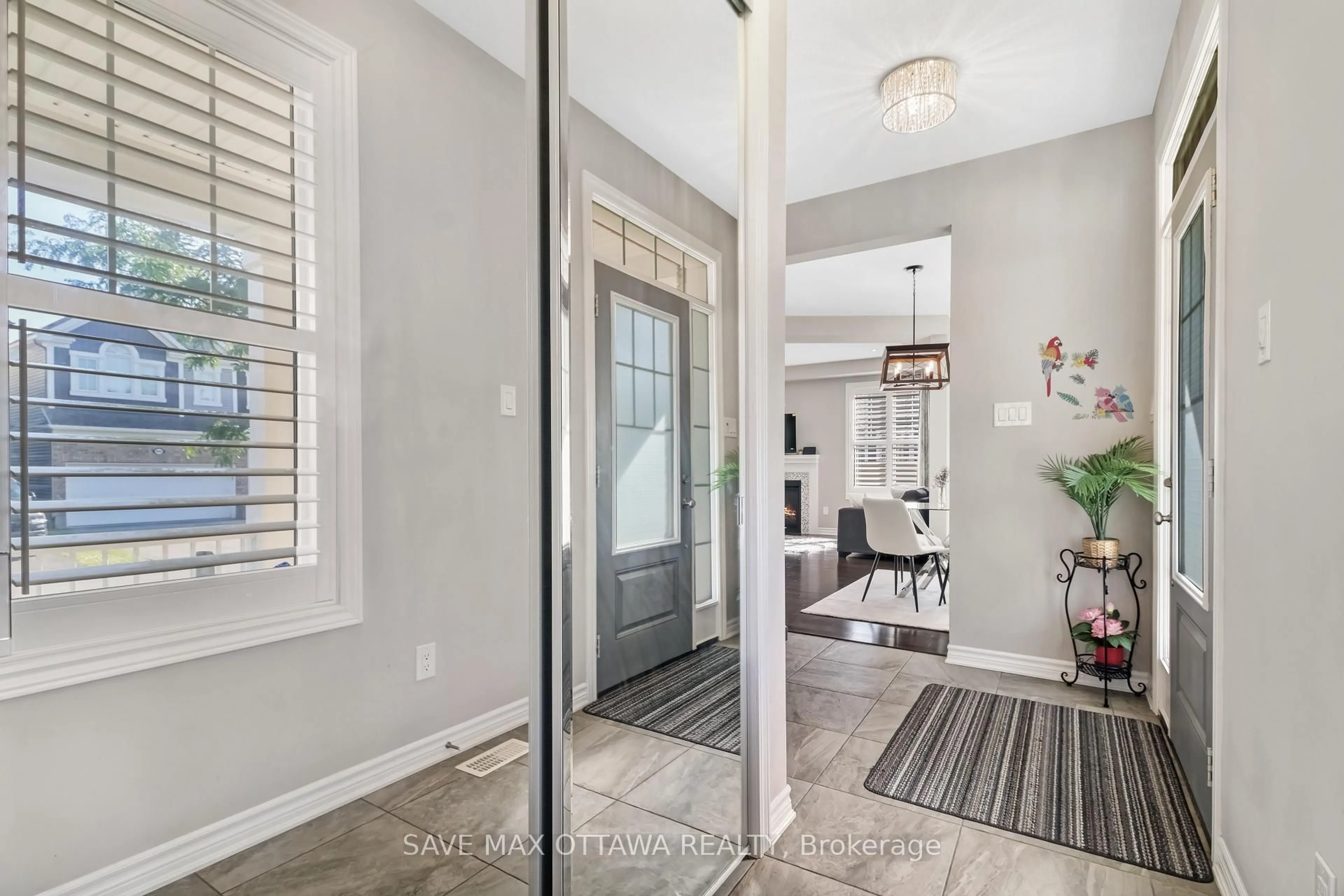 Indoor entryway for 657 Broad Cove Cres, Ottawa Ontario K2J 6H6