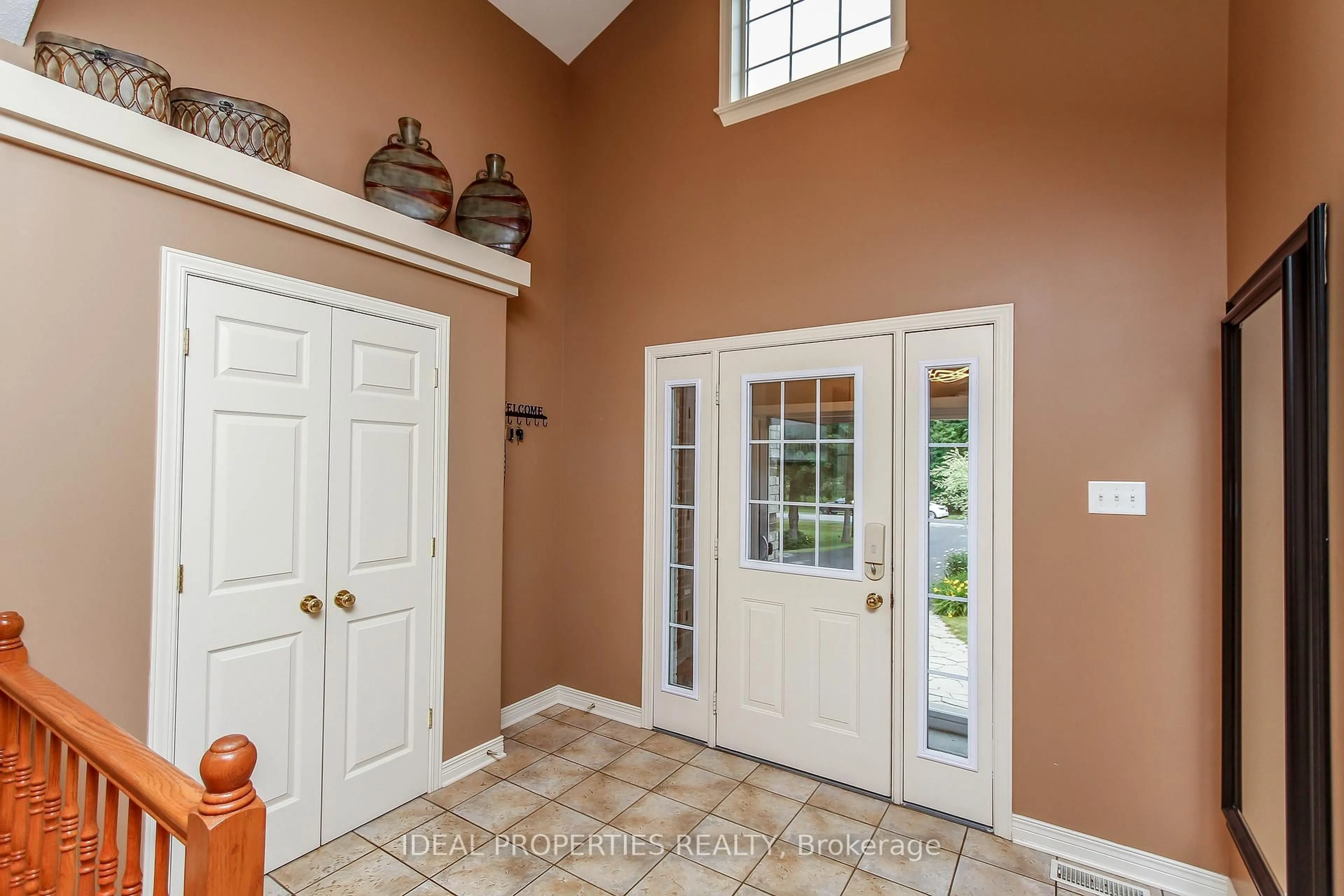 Indoor entryway for 208 Pine Ridge Dr, Carleton Place Ontario K7C 3P2
