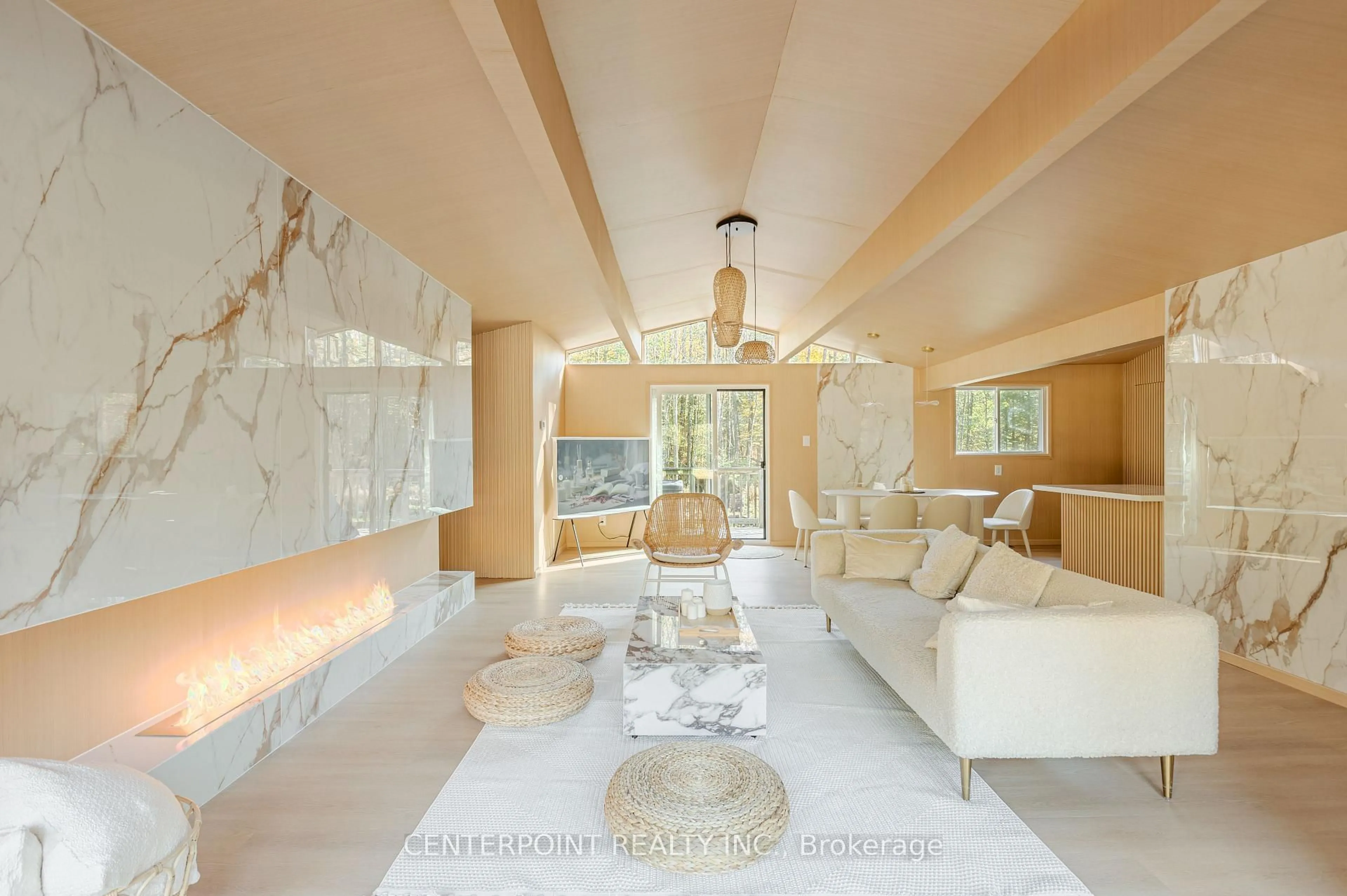 Living room with furniture, ceramic/tile floor for 1140 SPRINGDALE SHORES, Bracebridge Ontario P1L 1W9
