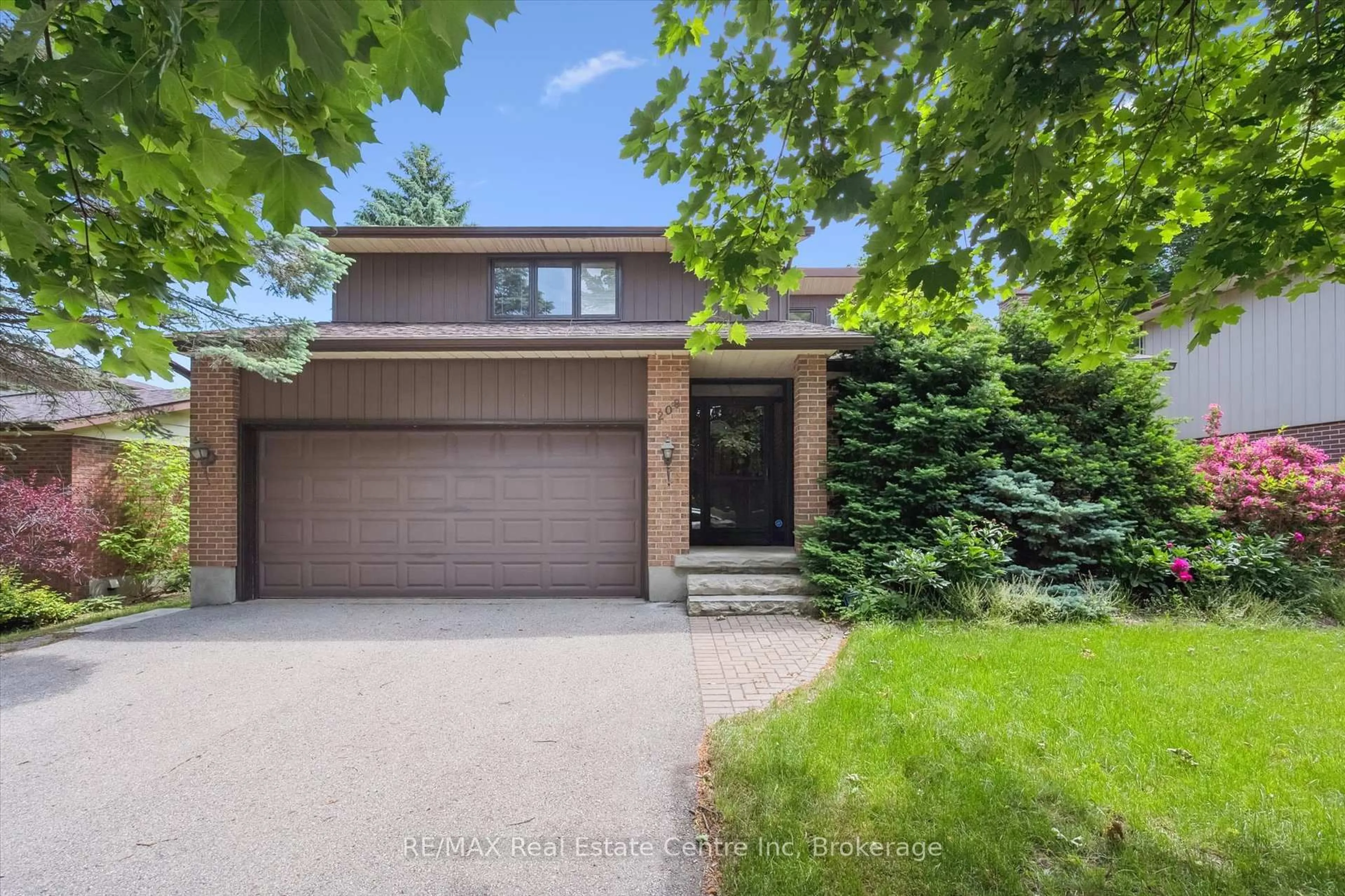 Home with brick exterior material, street for 208 Ironwood Rd, Guelph Ontario N1G 3K3