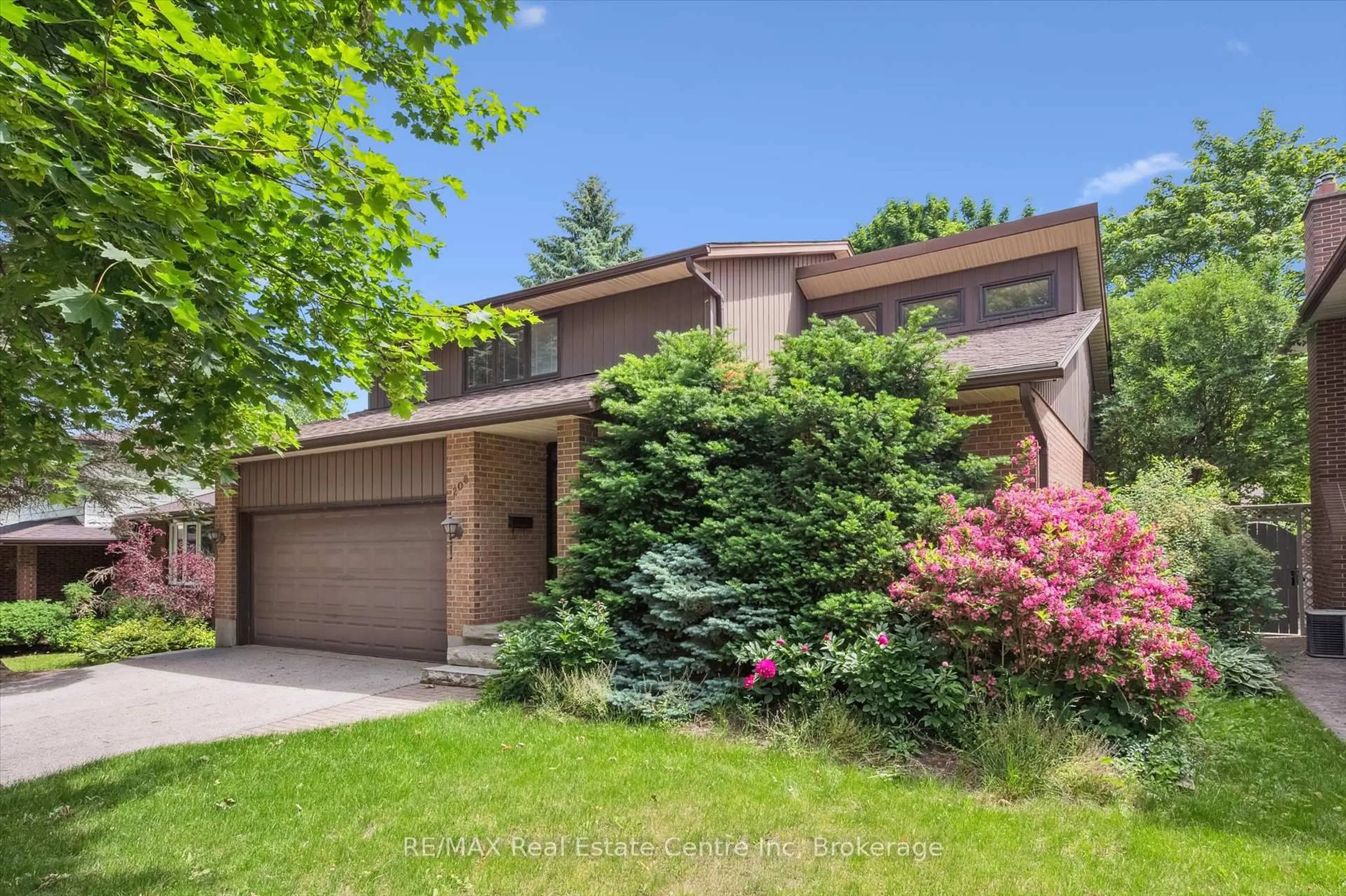 Unknown for 208 Ironwood Rd, Guelph Ontario N1G 3K3