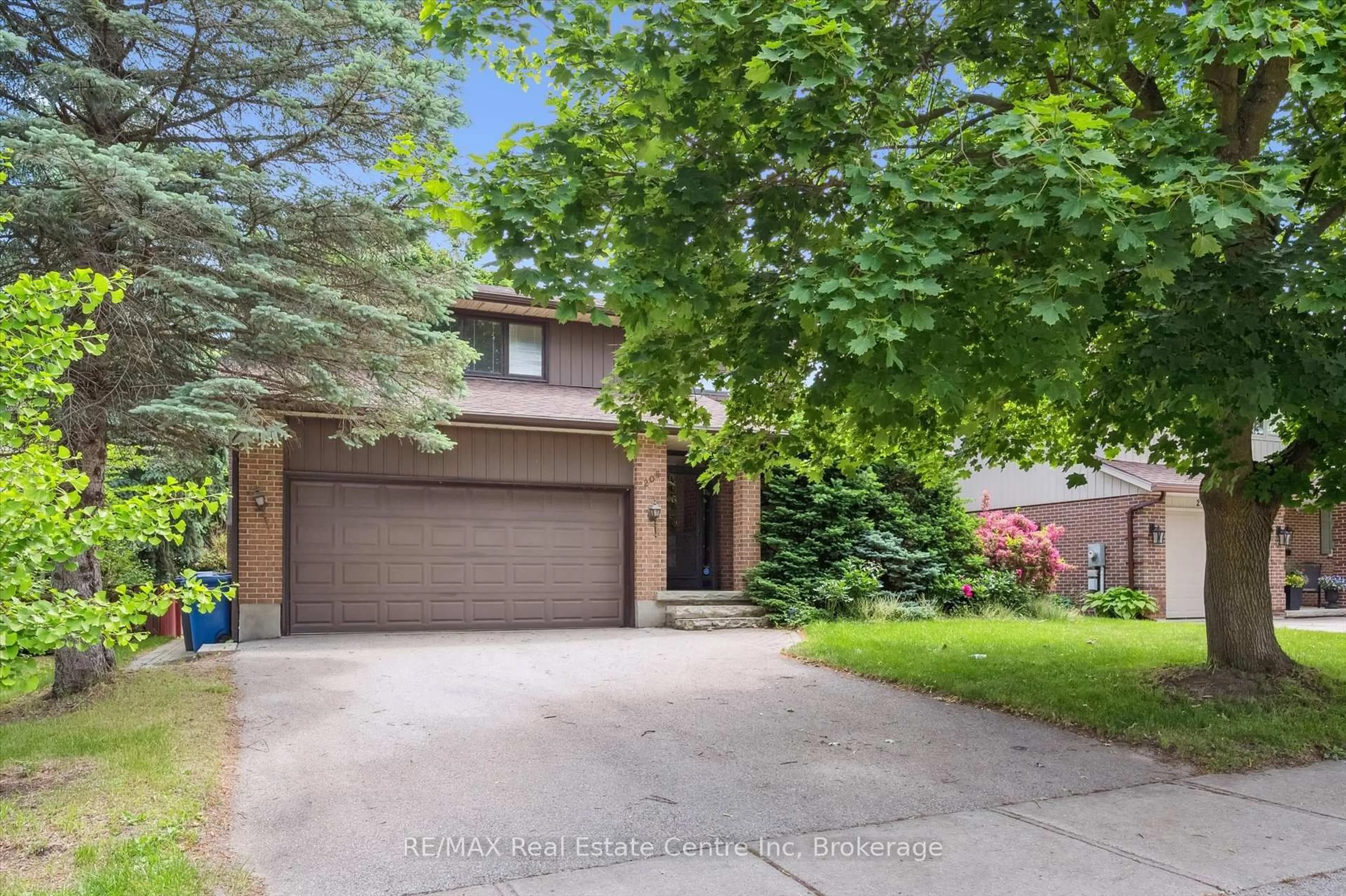 Home with brick exterior material, street for 208 Ironwood Rd, Guelph Ontario N1G 3K3