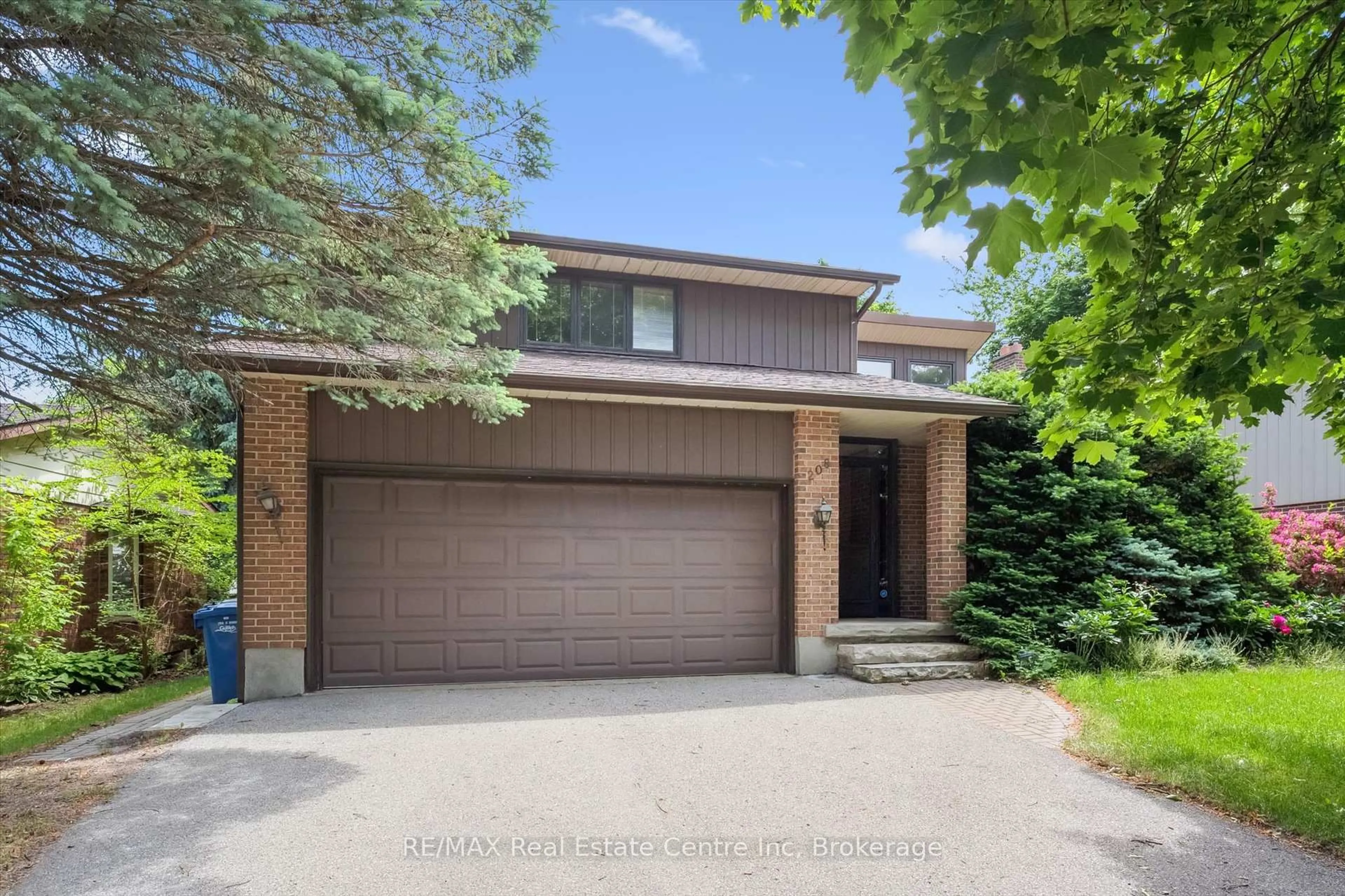 Home with brick exterior material, street for 208 Ironwood Rd, Guelph Ontario N1G 3K3