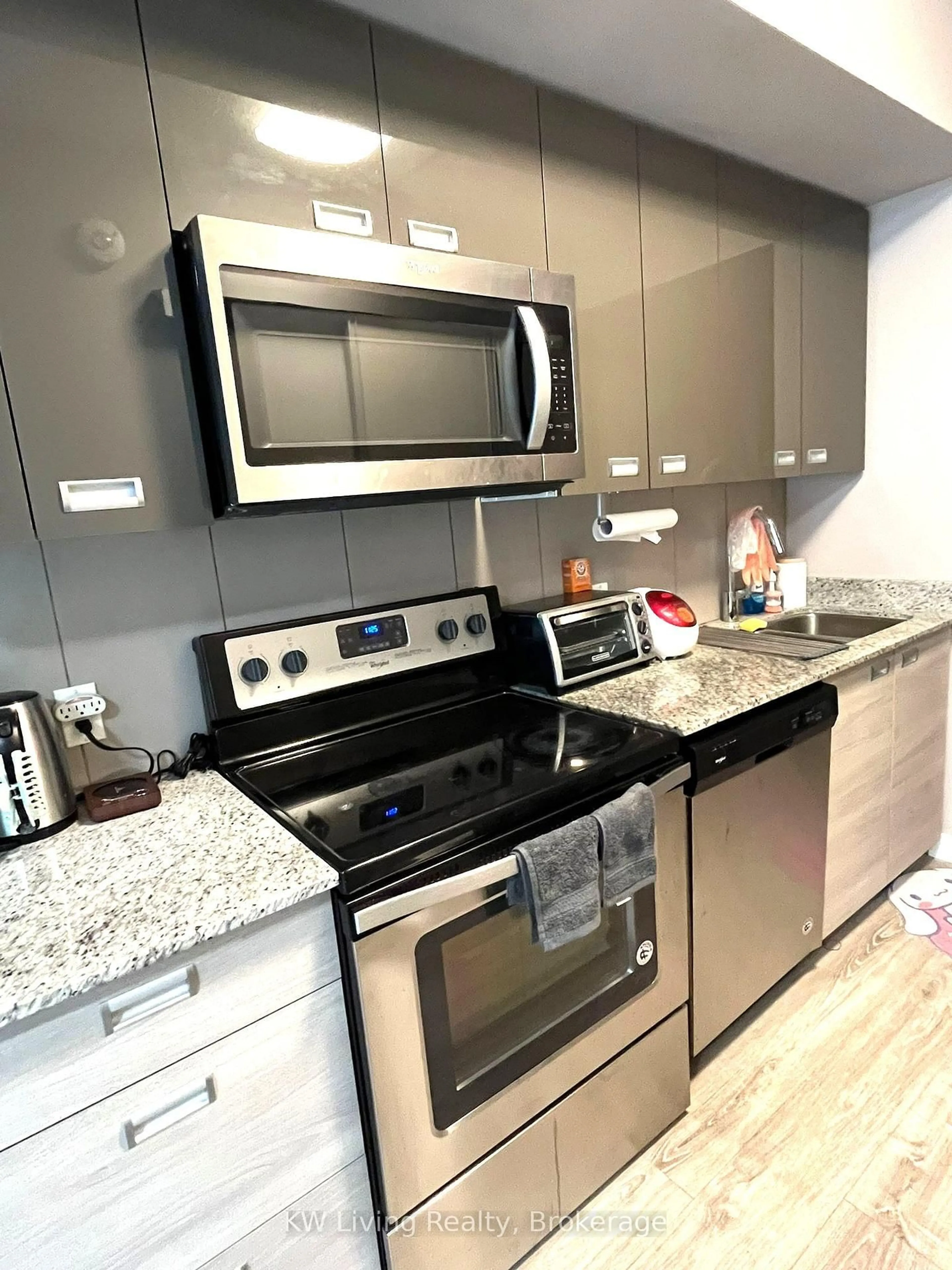 Standard kitchen, unknown for 250 Albert St #314, Waterloo Ontario N2L 0H5
