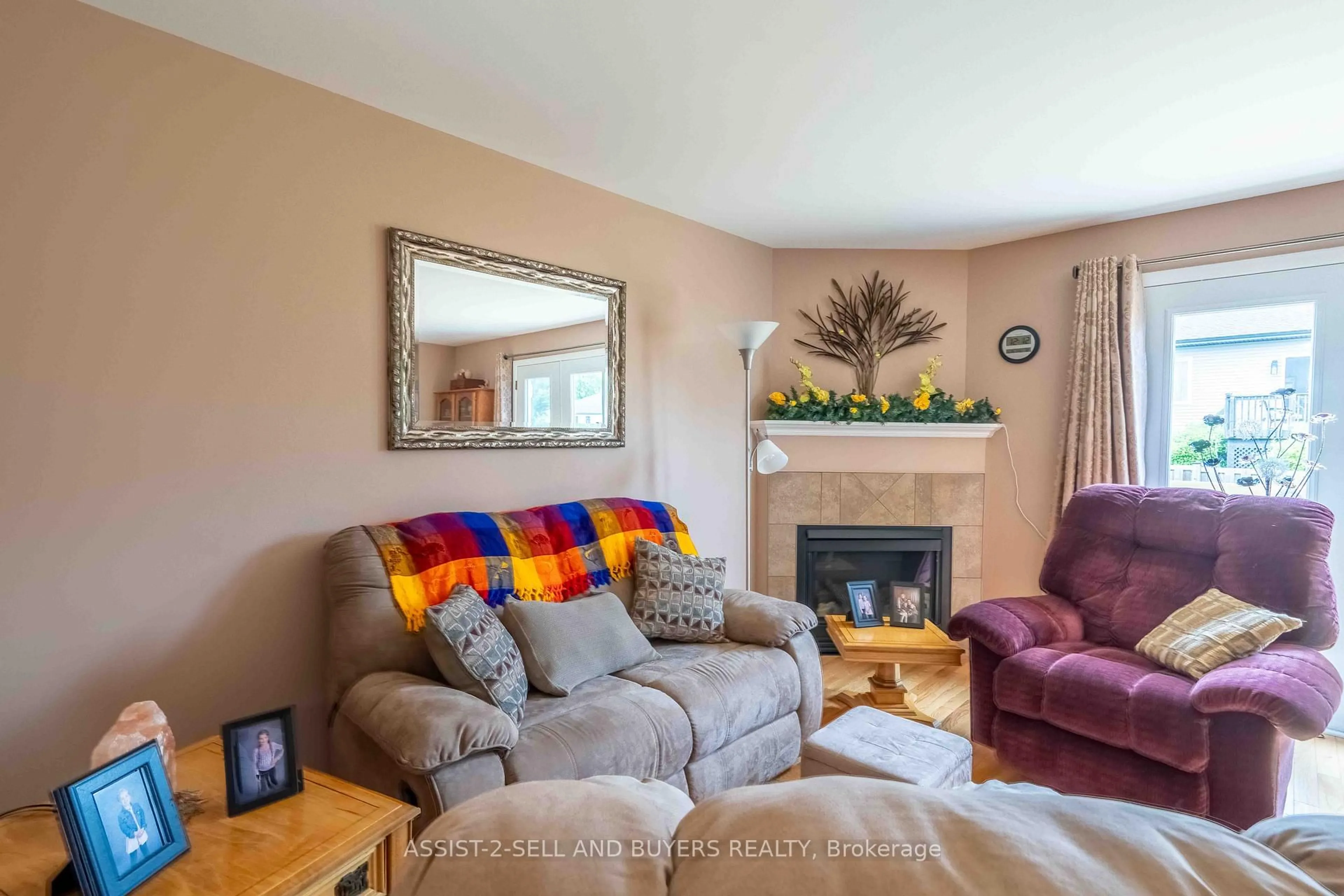 Living room with furniture, unknown for 95 Mckenzie St, Cornwall Ontario K6K 1W2