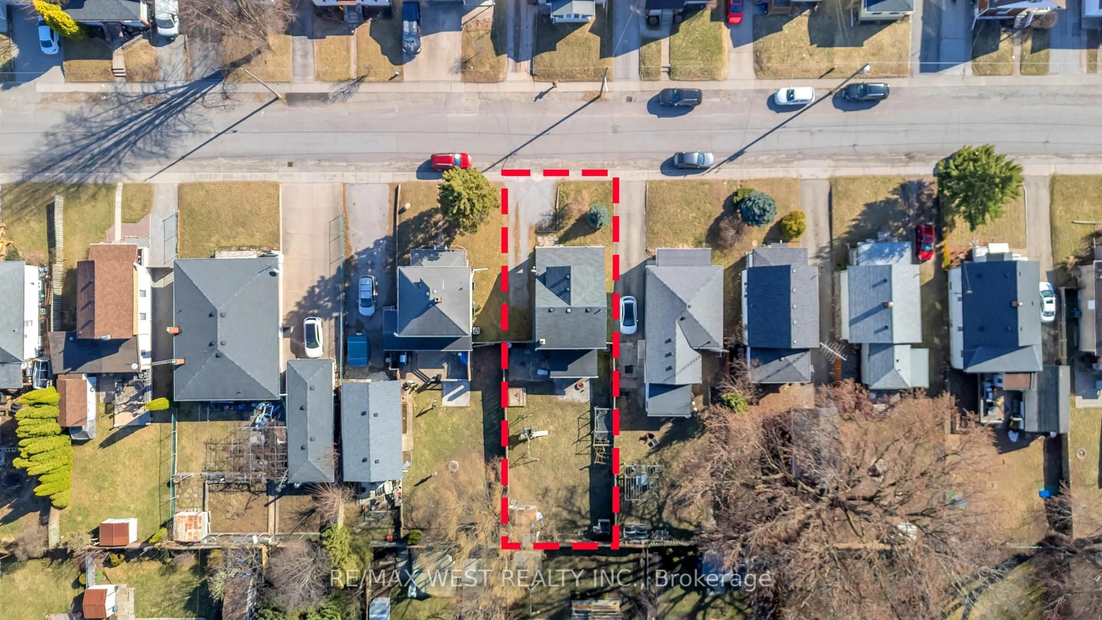 A pic from outside/outdoor area/front of a property/back of a property/a pic from drone, street for 6367 Culp St, Niagara Falls Ontario L2G 2C2