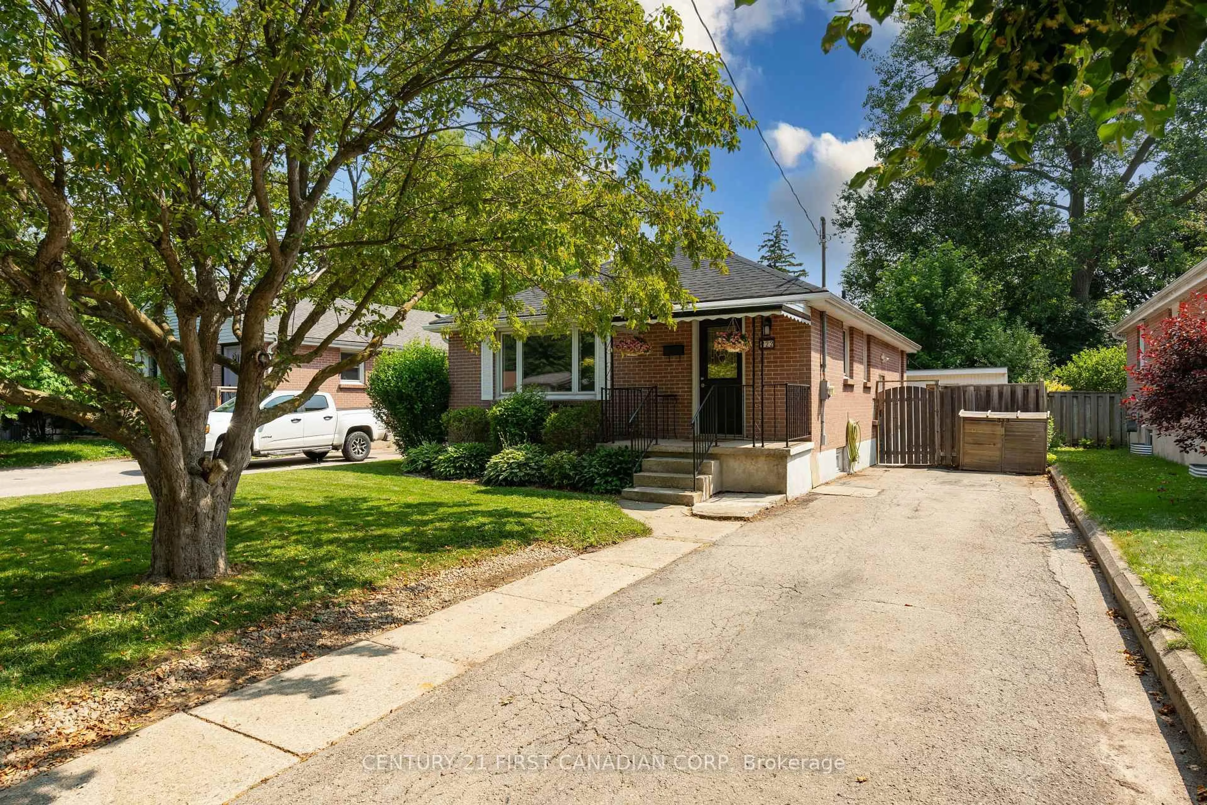 Home with brick exterior material, street for 222 STERLING St, London East Ontario N5Y 1Z4