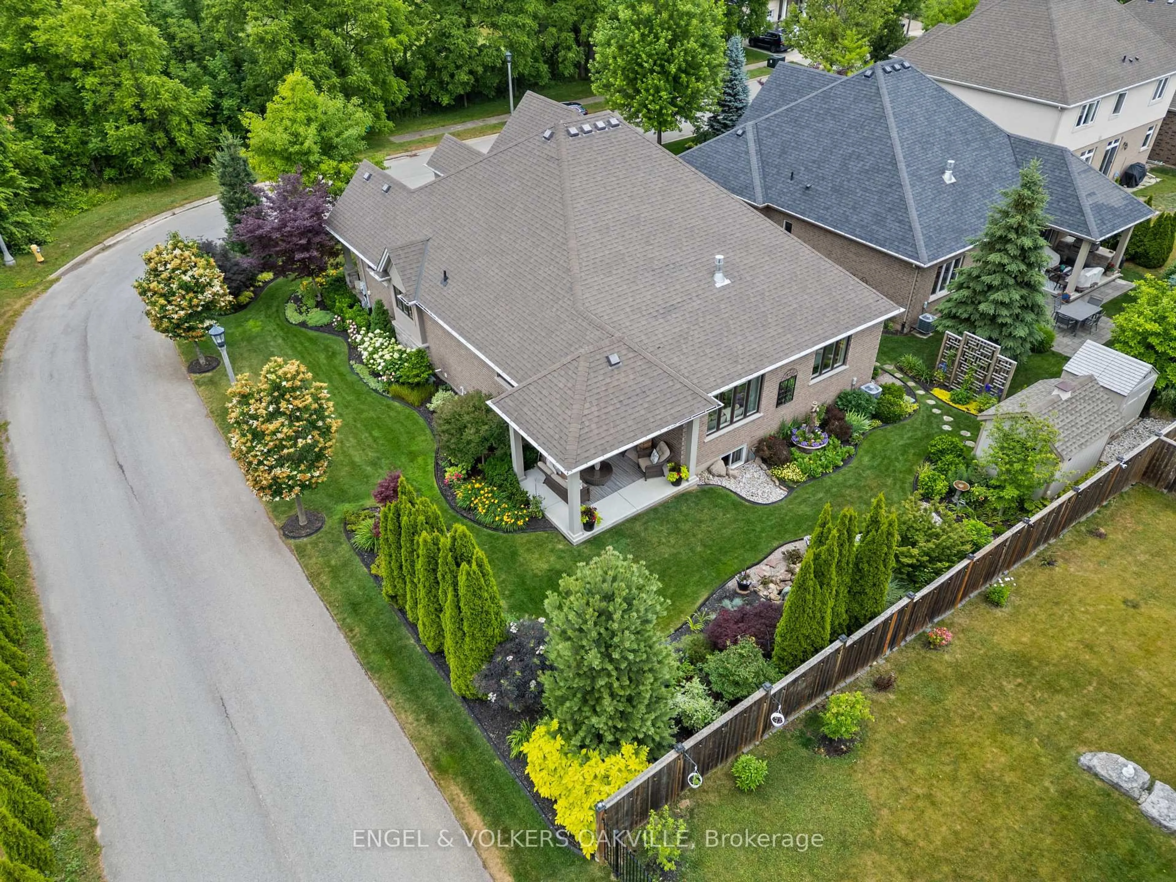A pic from outside/outdoor area/front of a property/back of a property/a pic from drone, street for 23 Tulip Tree Rd, Niagara-on-the-Lake Ontario L0S 1J1
