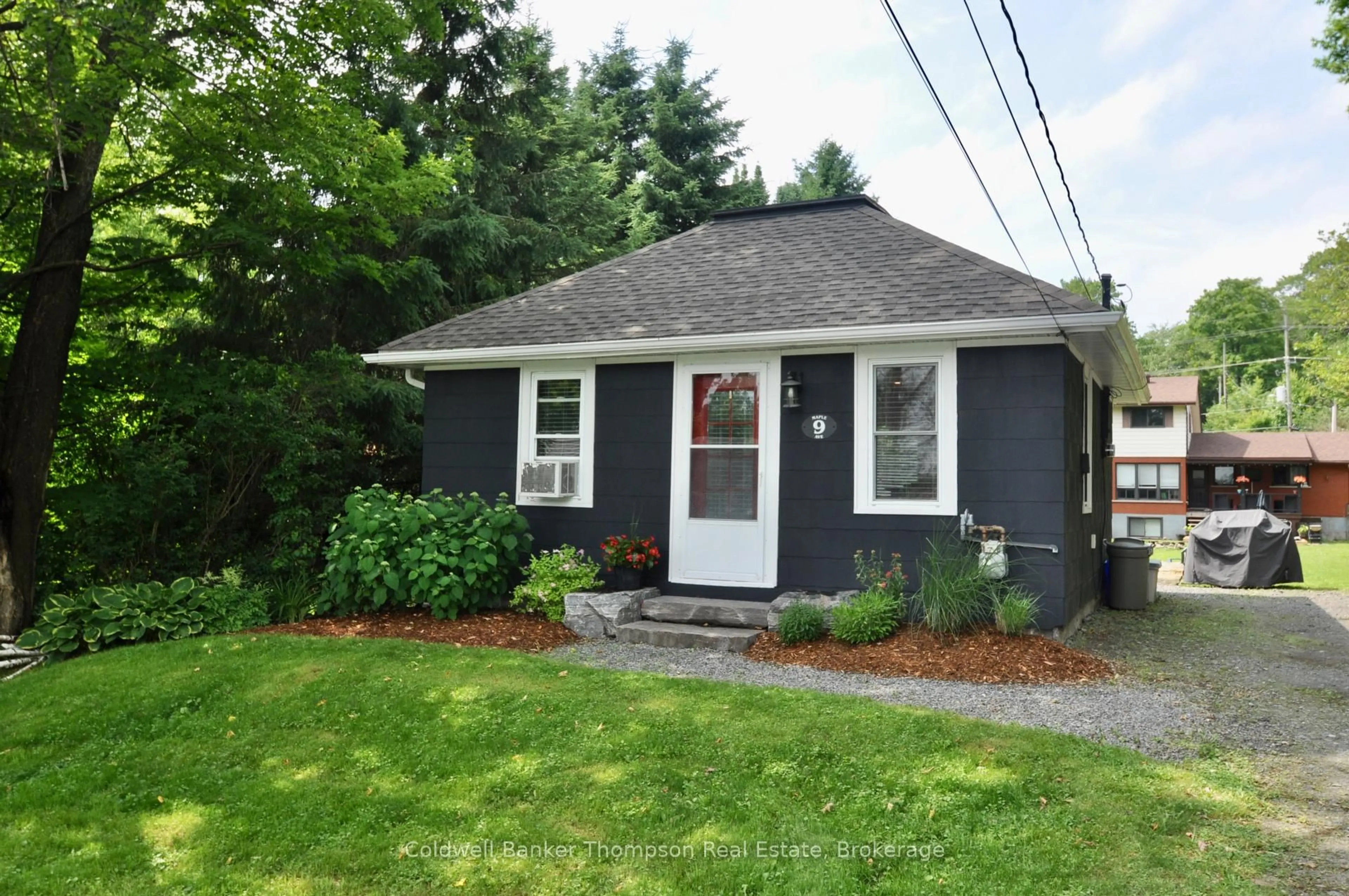 Home with vinyl exterior material, street for 9 Maple Ave, Huntsville Ontario P1H 1H2