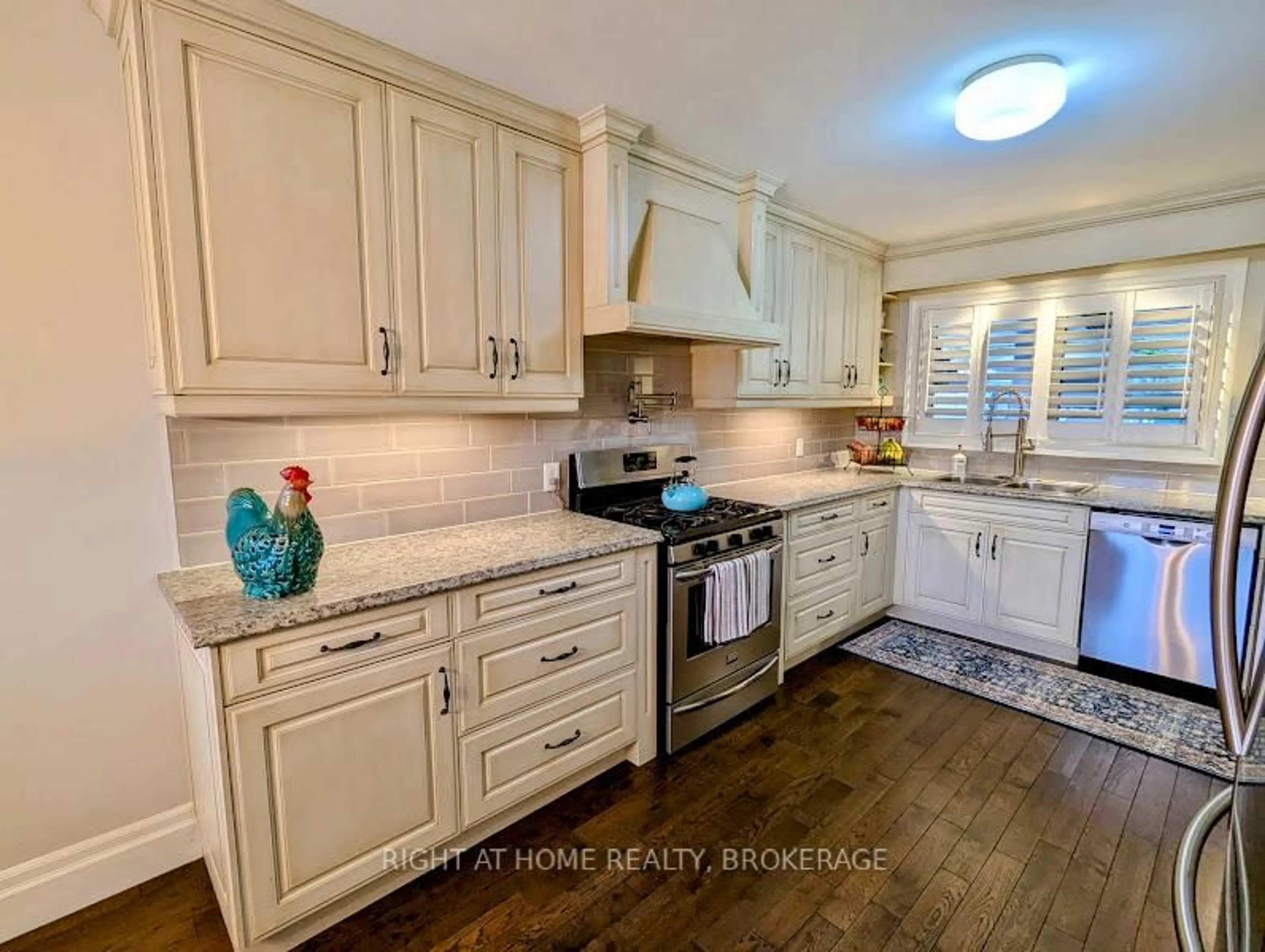 Open concept kitchen, ceramic/tile floor for 57 Metcalfe St, Thorold Ontario L2V 3A2