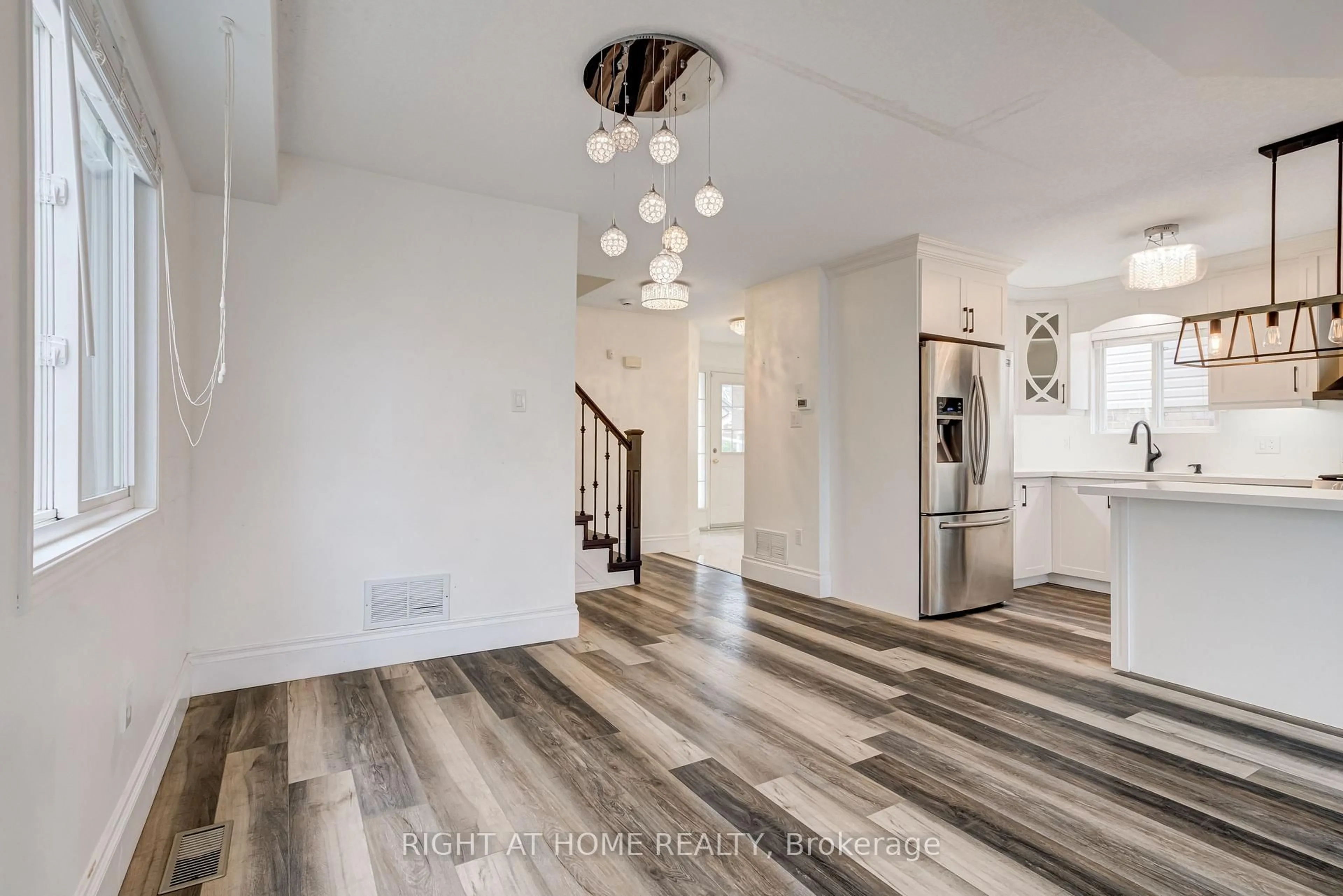 Indoor entryway for 131 Peach Blossom Cres, Kitchener Ontario N2E 3Z7
