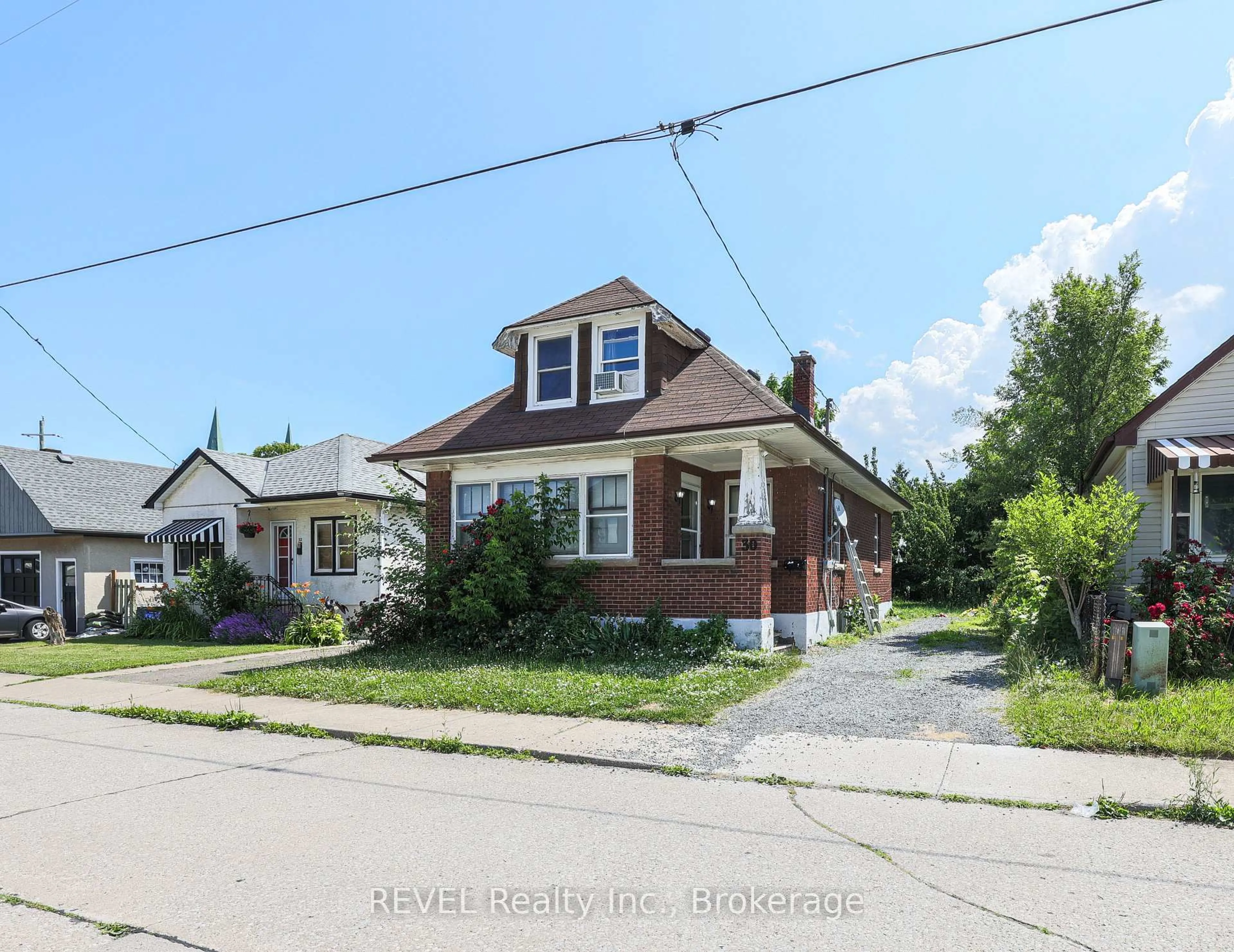 Home with brick exterior material, street for 30 Ormonde Ave, St. Catharines Ontario L2M 5P2