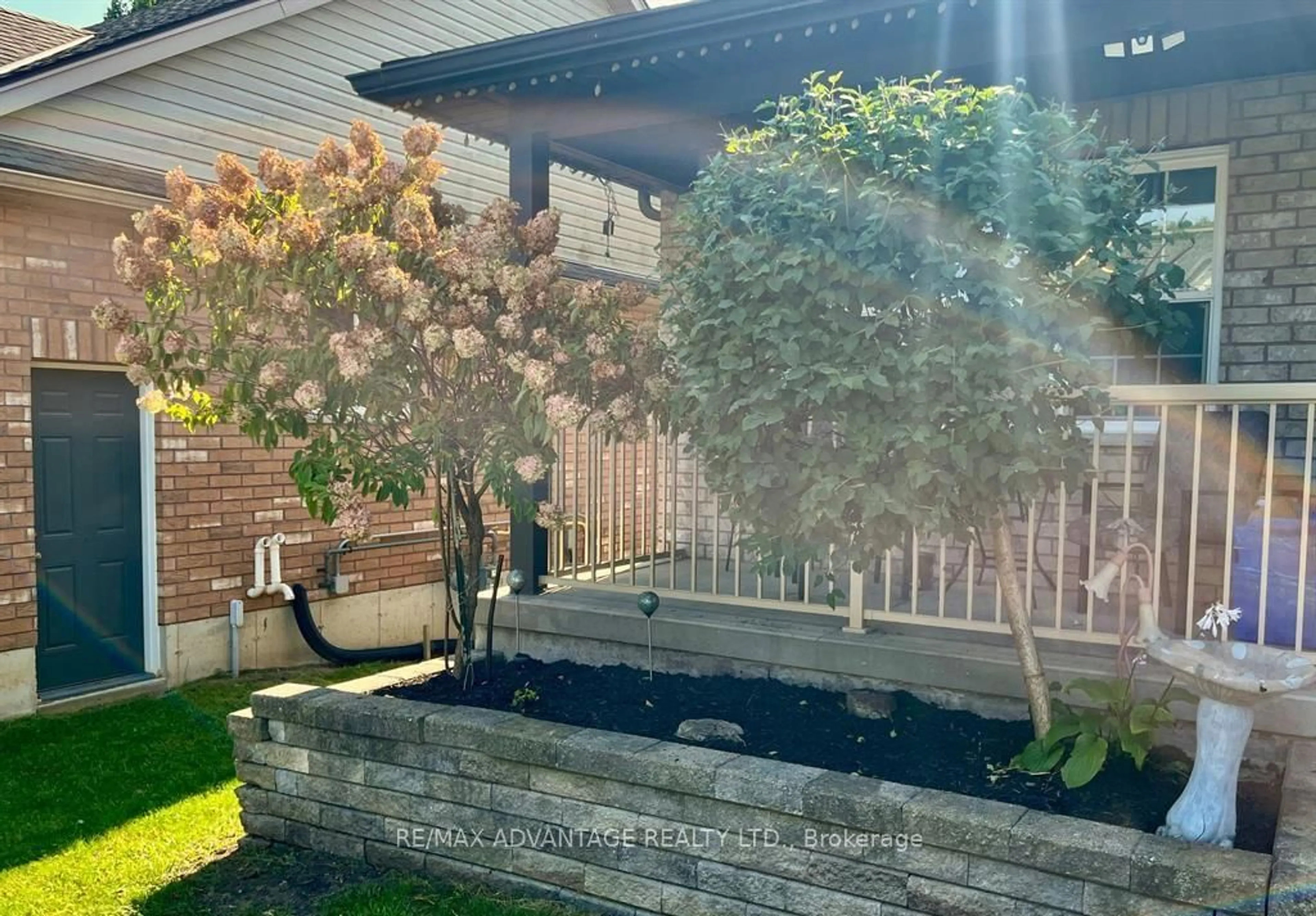 Patio, street for 12 Henderson Crt, Ingersoll Ontario N5C 0A1