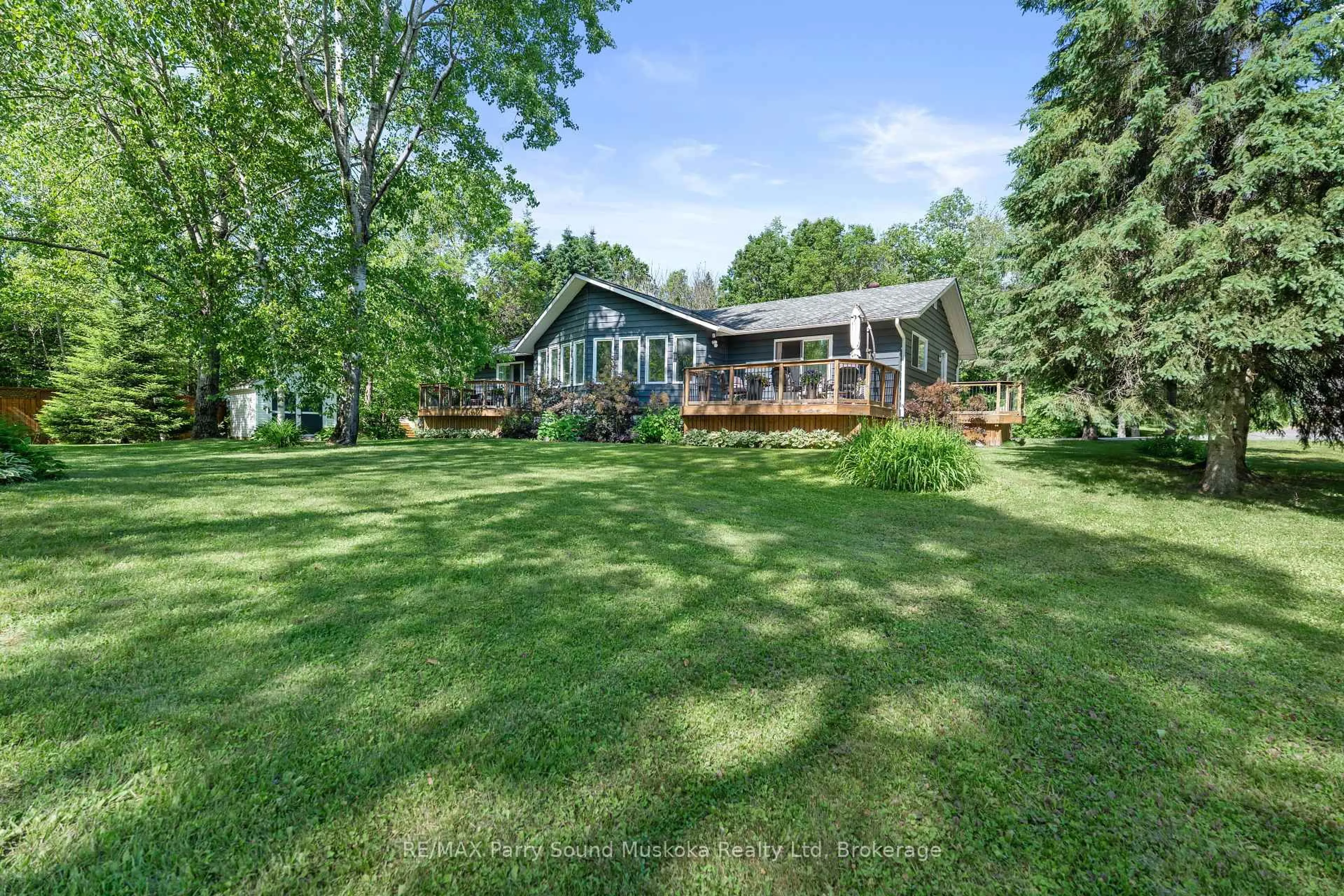 A pic from outside/outdoor area/front of a property/back of a property/a pic from drone, unknown for 36 Maple St, Seguin Ontario P0C 1J0