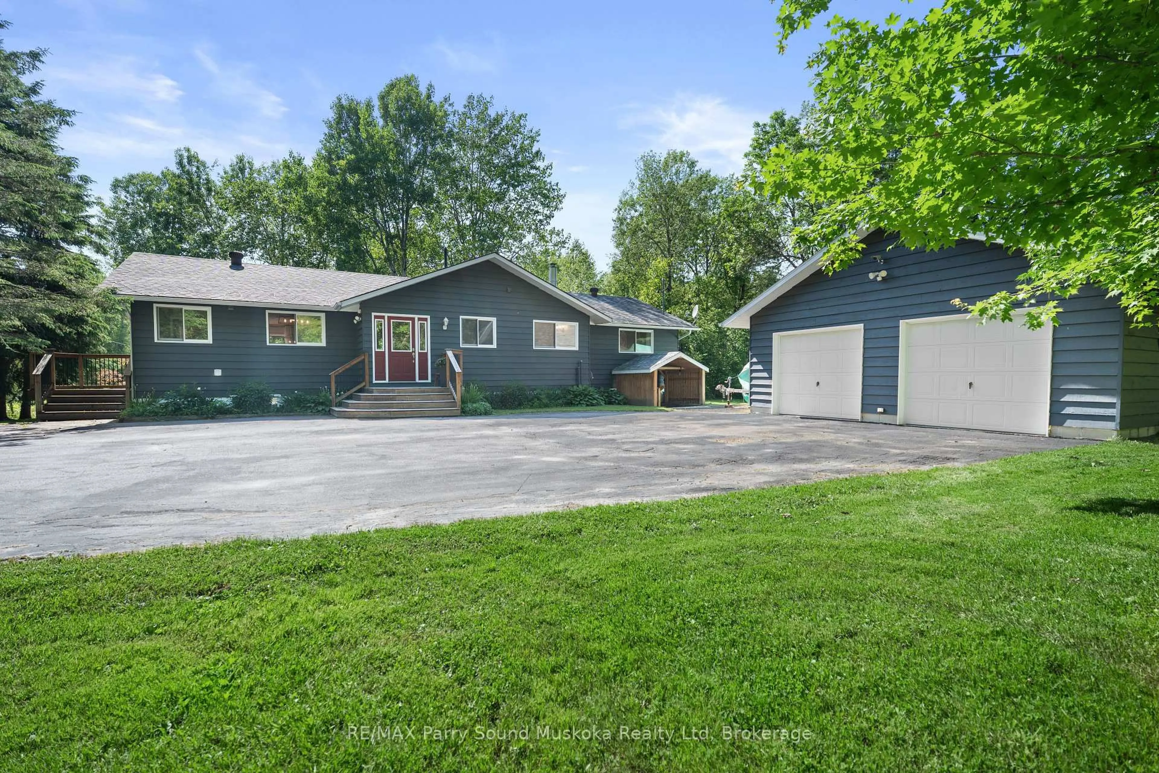 A pic from outside/outdoor area/front of a property/back of a property/a pic from drone, street for 36 Maple St, Seguin Ontario P0C 1J0