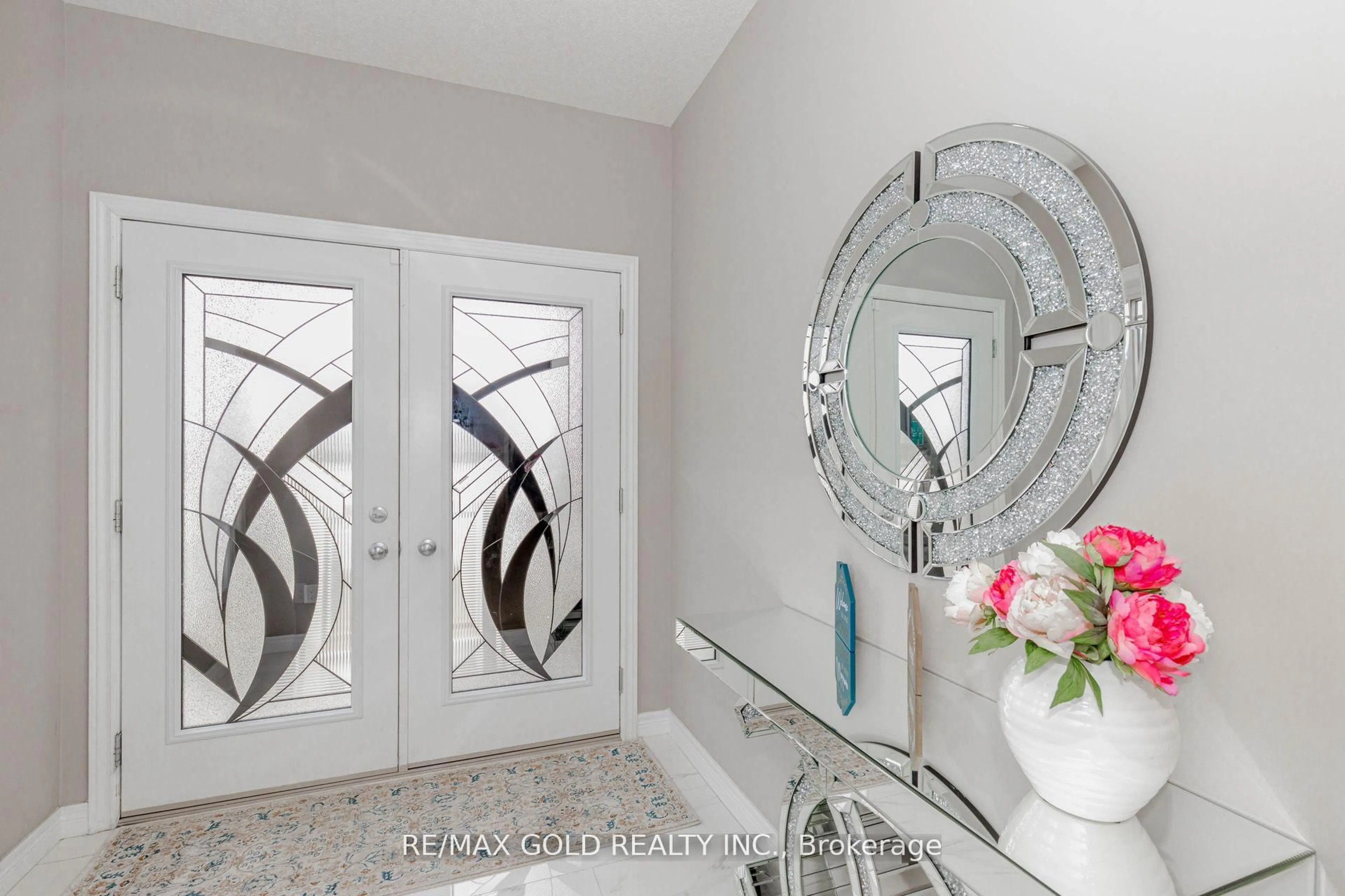 Indoor entryway for 573 Florencedale Cres, Kitchener Ontario N2R 0N3