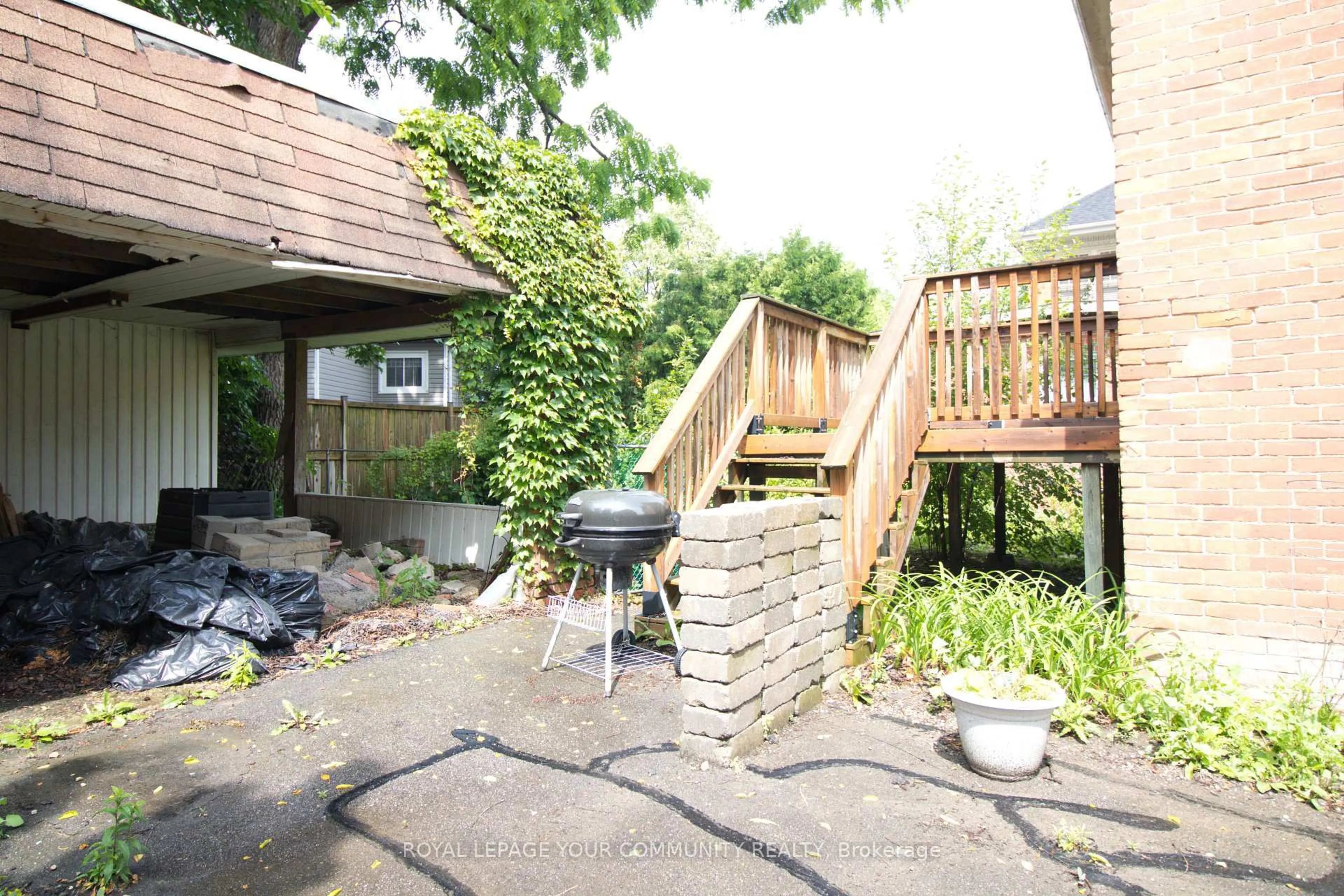 Patio, street for 16 West St, Chatham-Kent Ontario N7M 2R2