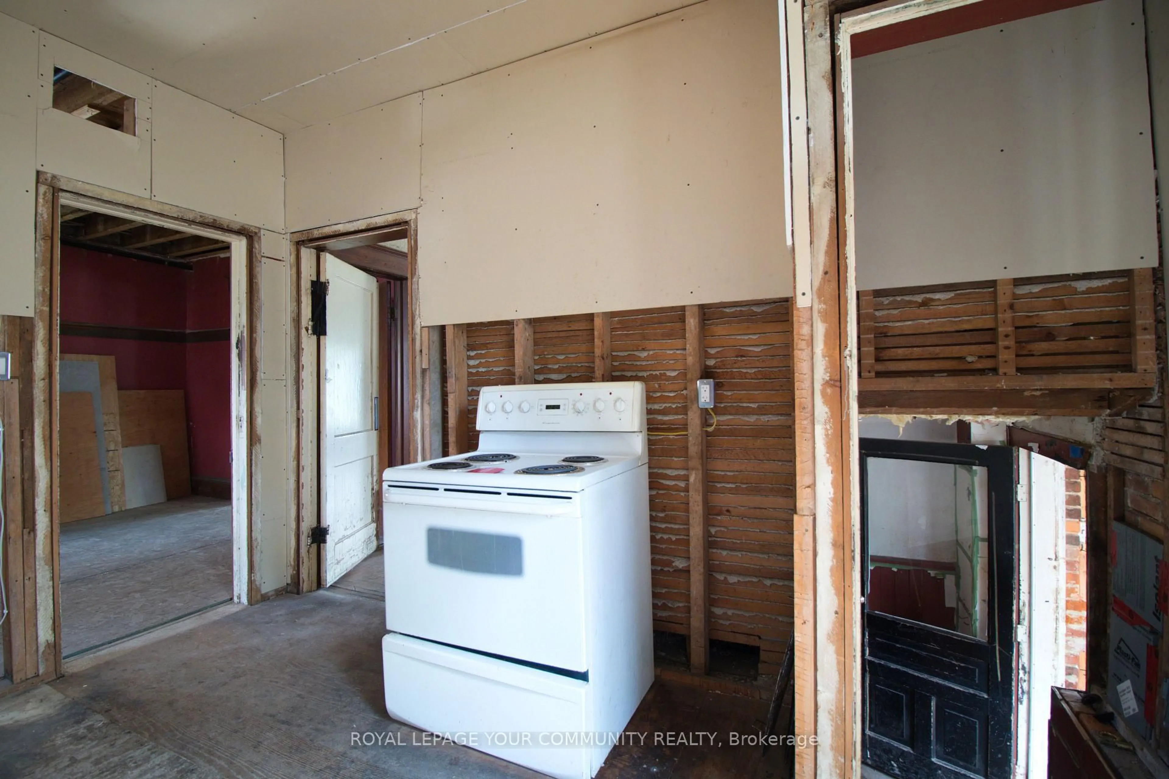 Standard kitchen, unknown for 16 West St, Chatham-Kent Ontario N7M 2R2