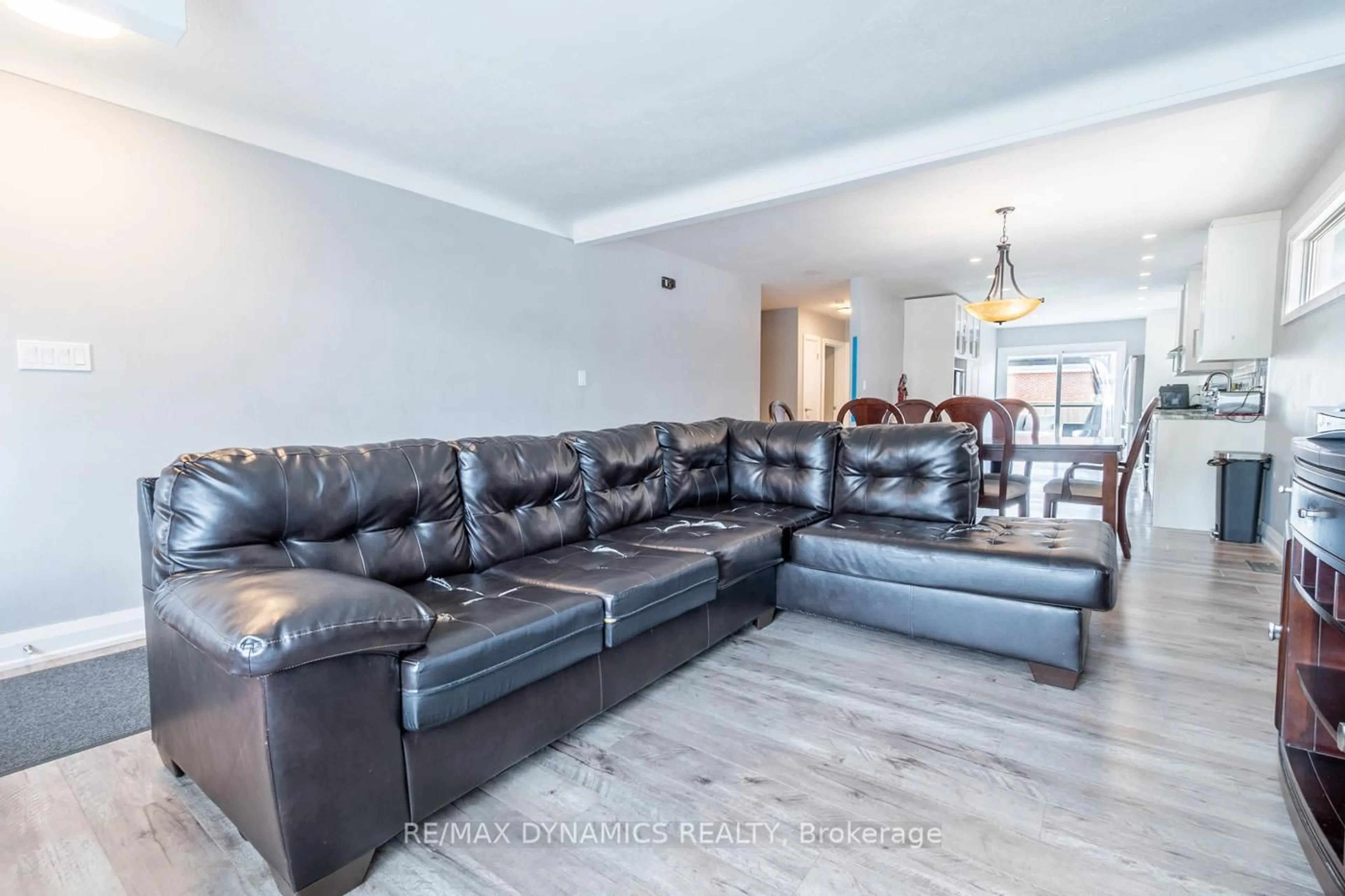 Living room with furniture, unknown for 11 Garden St, Thorold Ontario L2V 3H9
