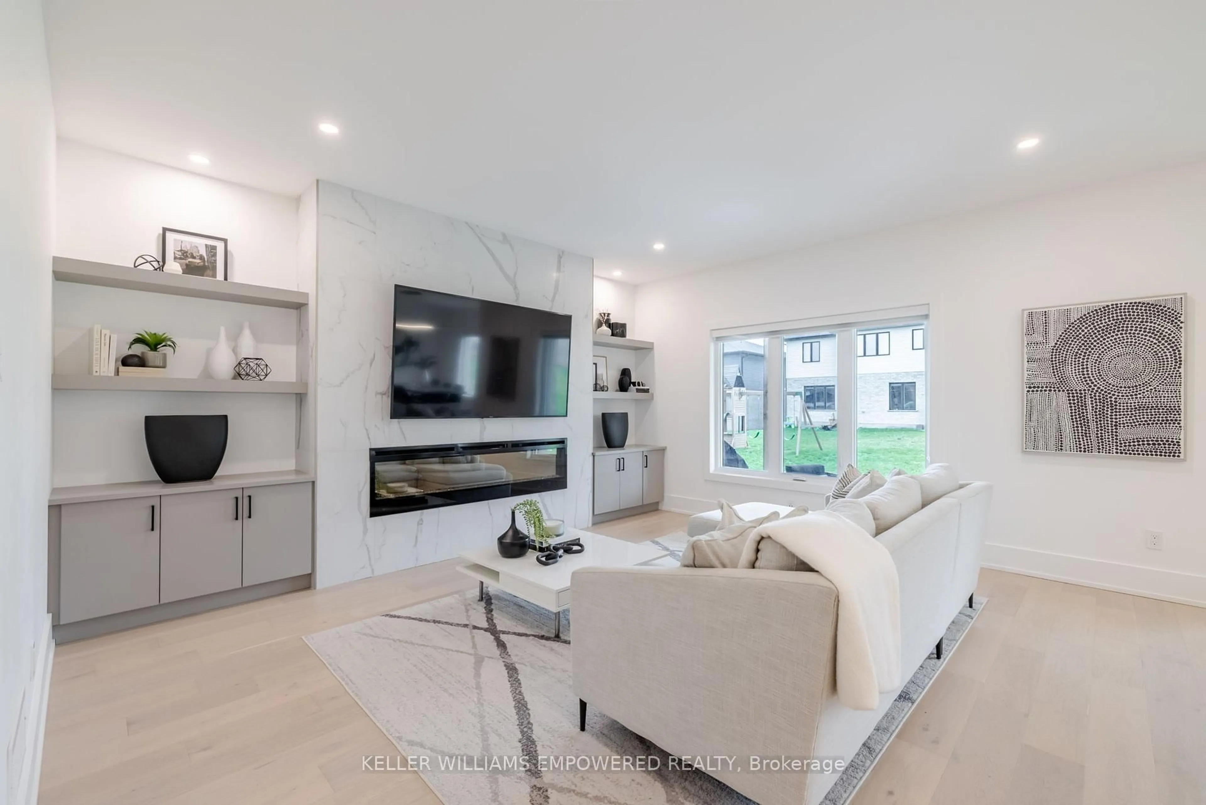 Living room with furniture, unknown for 1611 Upper West Ave, London South Ontario N6K 0M2
