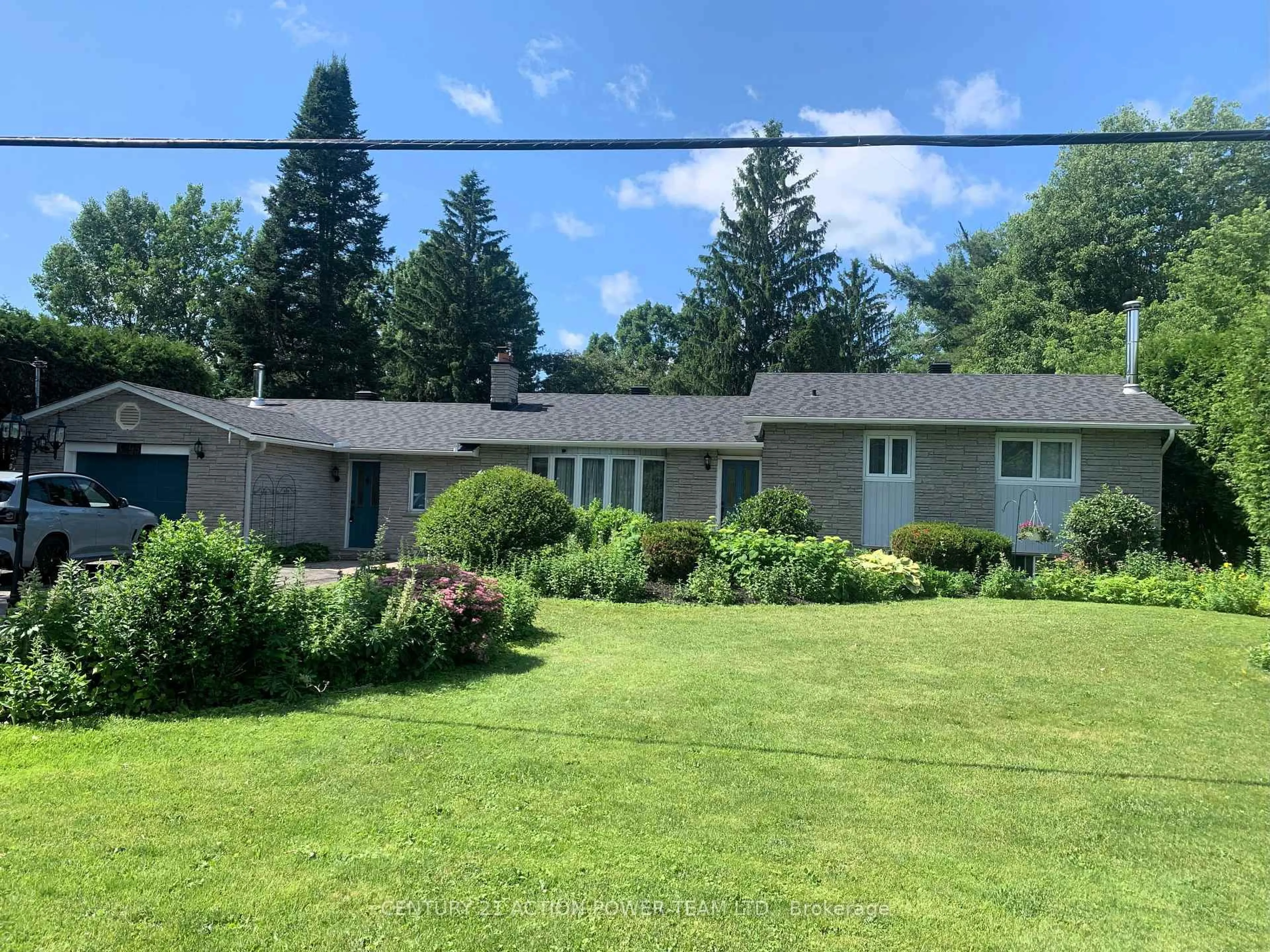 A pic from outside/outdoor area/front of a property/back of a property/a pic from drone, unknown for 5295 THUNDER Rd, Carlsbad Springs Ontario K0A 1K0